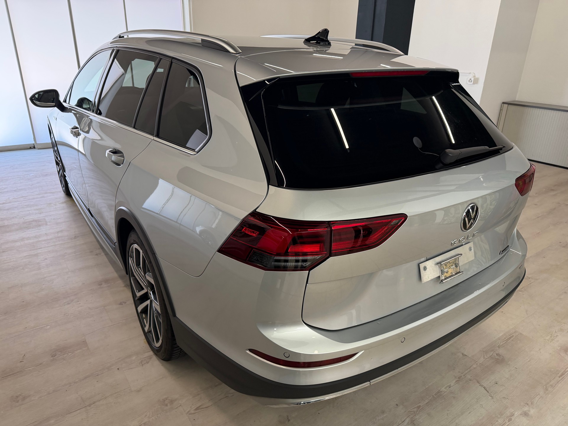 VW Golf 2.0 TDI Alltrack DSG 4Motion-image-10