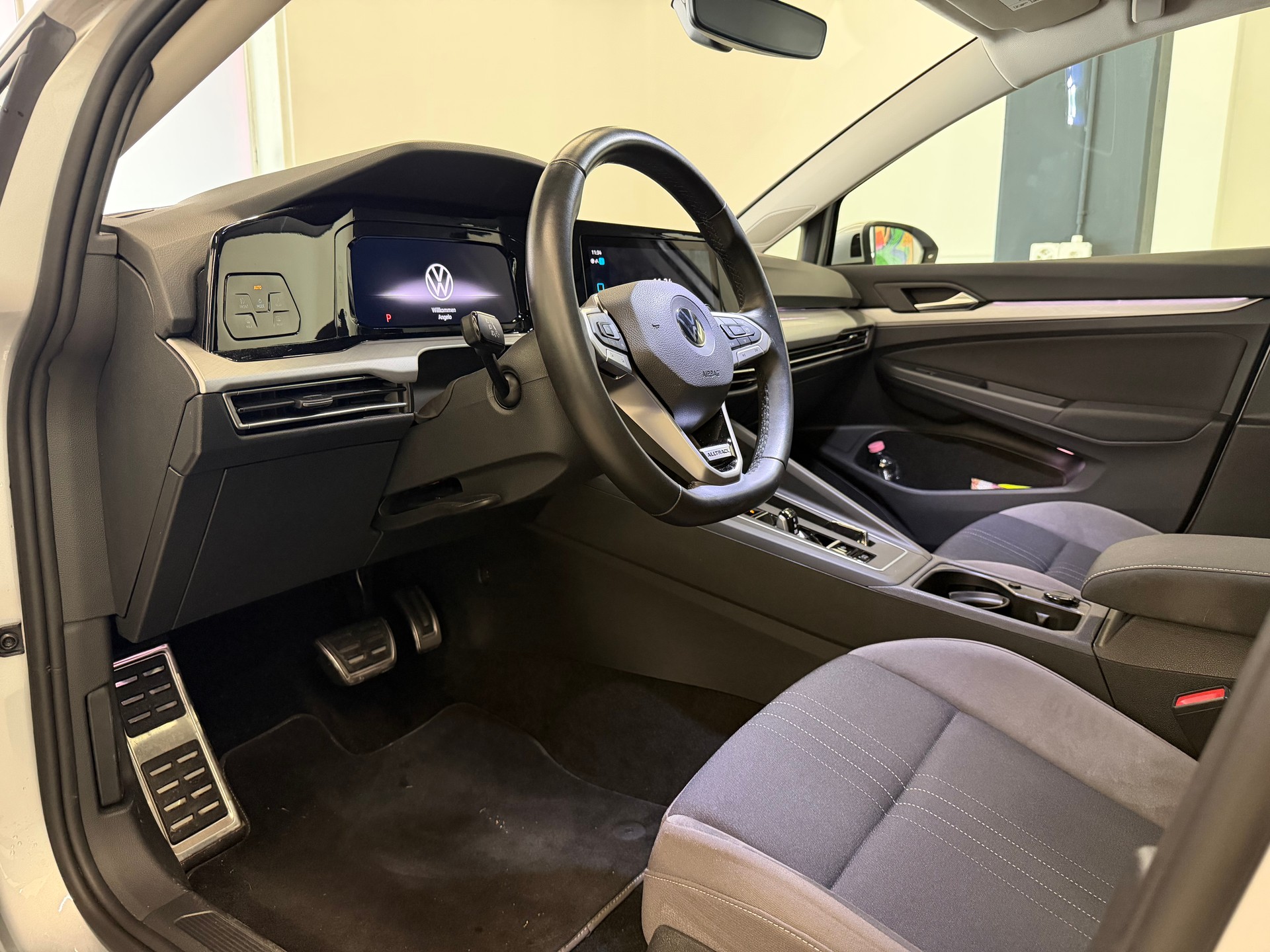 VW Golf 2.0 TDI Alltrack DSG 4Motion-image-16