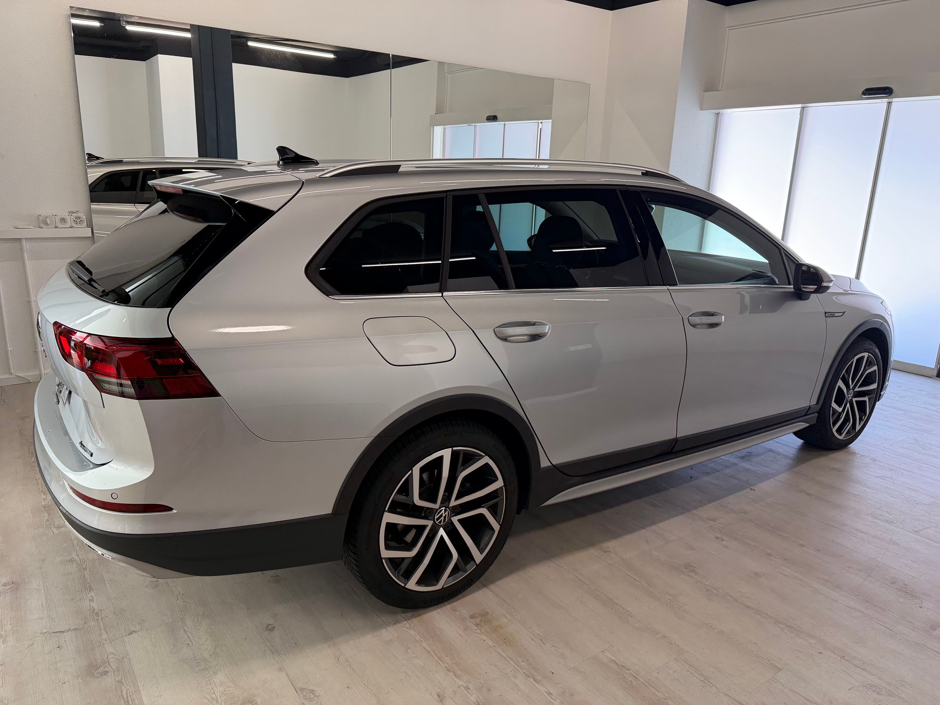 VW Golf 2.0 TDI Alltrack DSG 4Motion-image-7