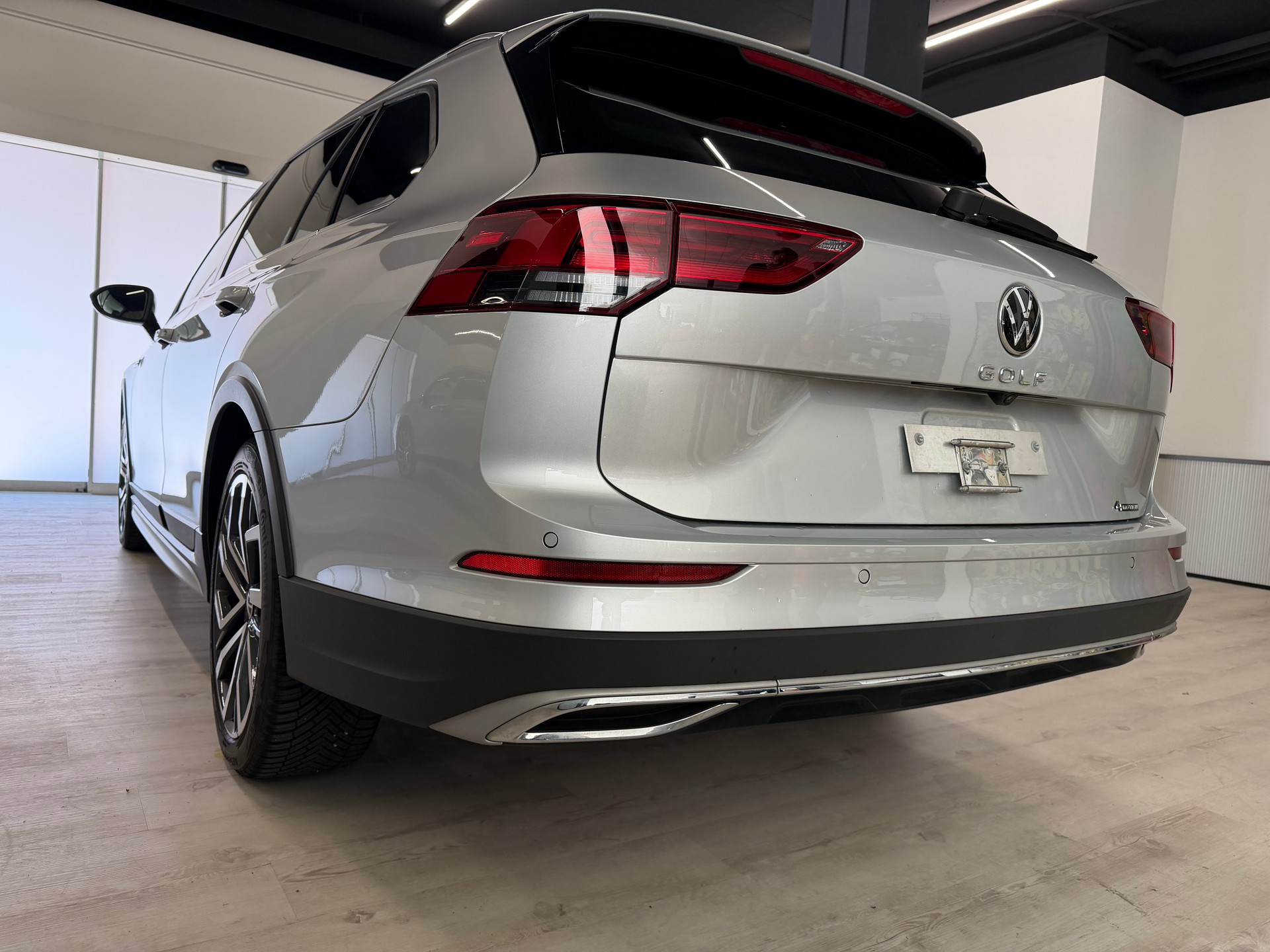 VW Golf 2.0 TDI Alltrack DSG 4Motion-image-11