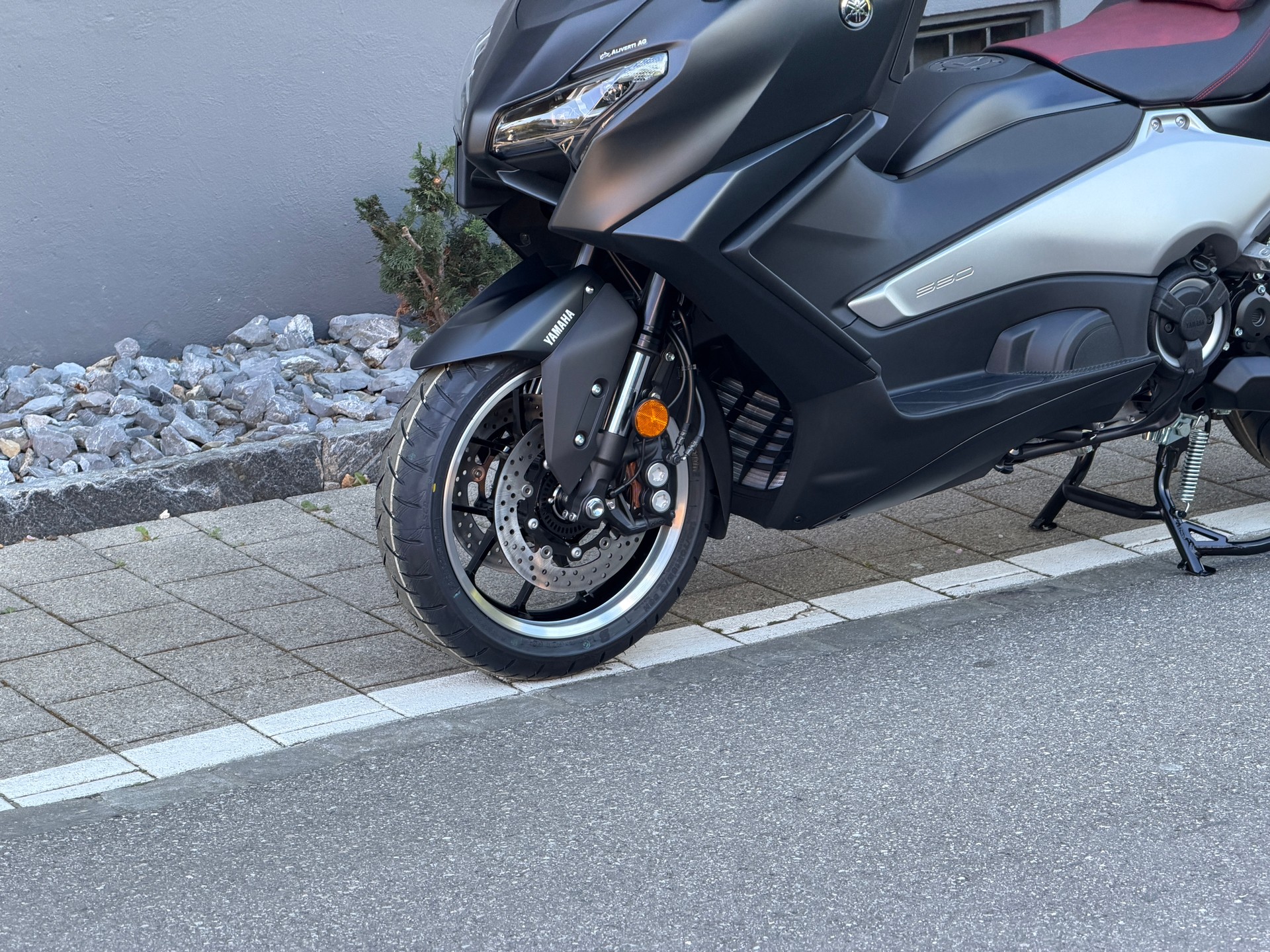 YAMAHA TMAX 25th Anniversary-showroom-element-1