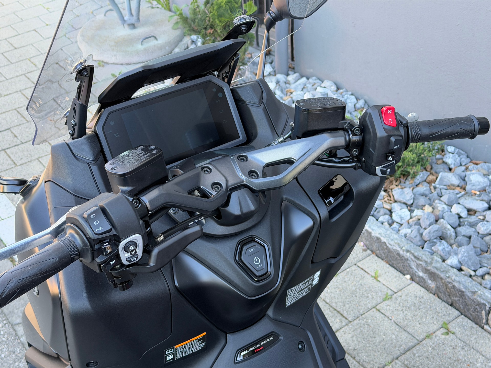 YAMAHA TMAX 25th Anniversary-showroom-element-3
