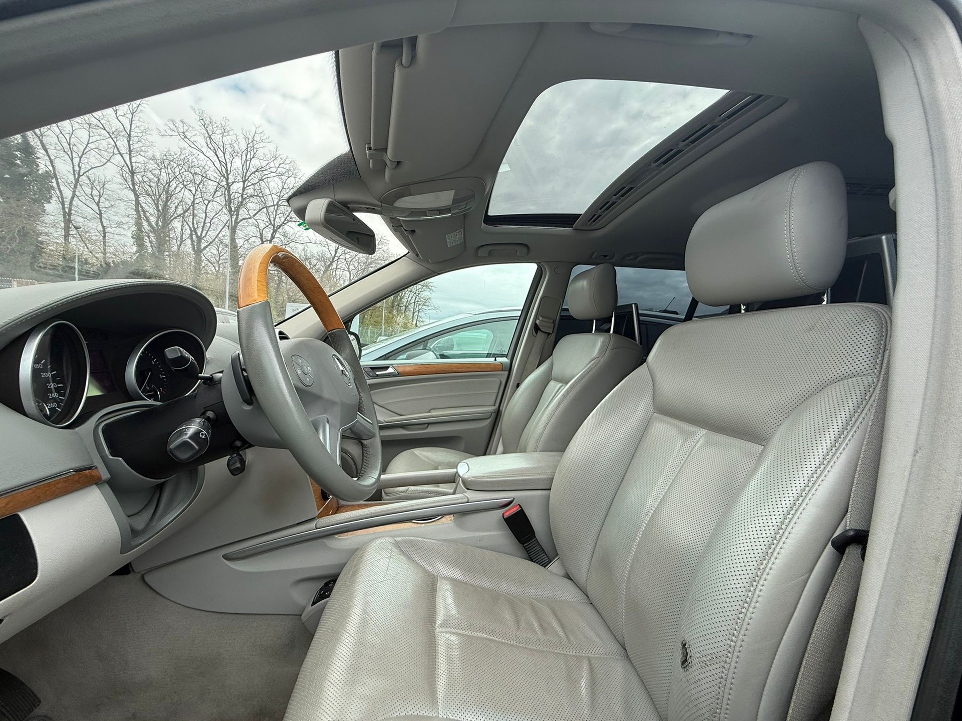 MERCEDES-BENZ GL 500 4Matic 7G-Tronic-image-14