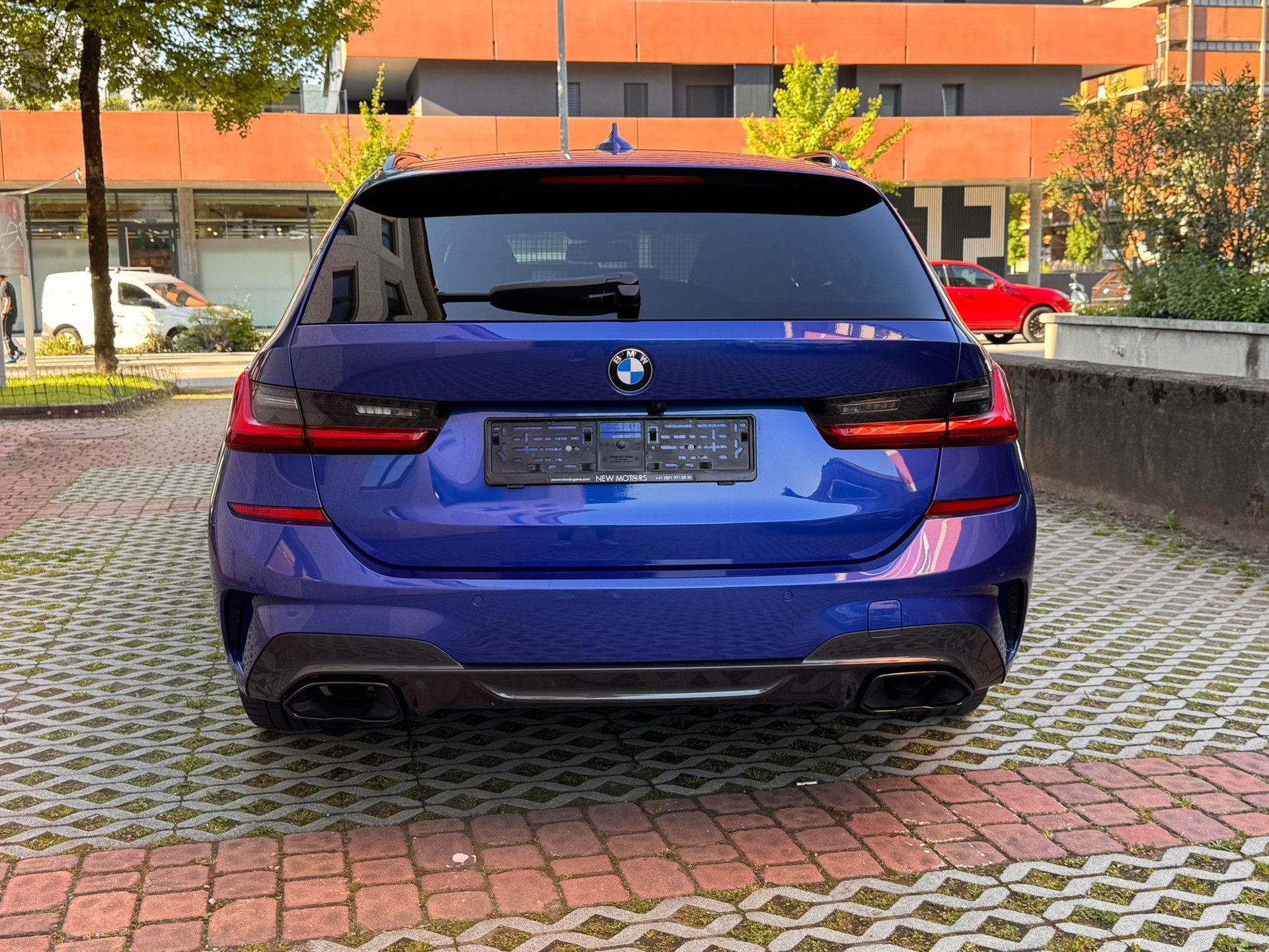 BMW M340i xDrive 48V Touring Steptronic-image-4