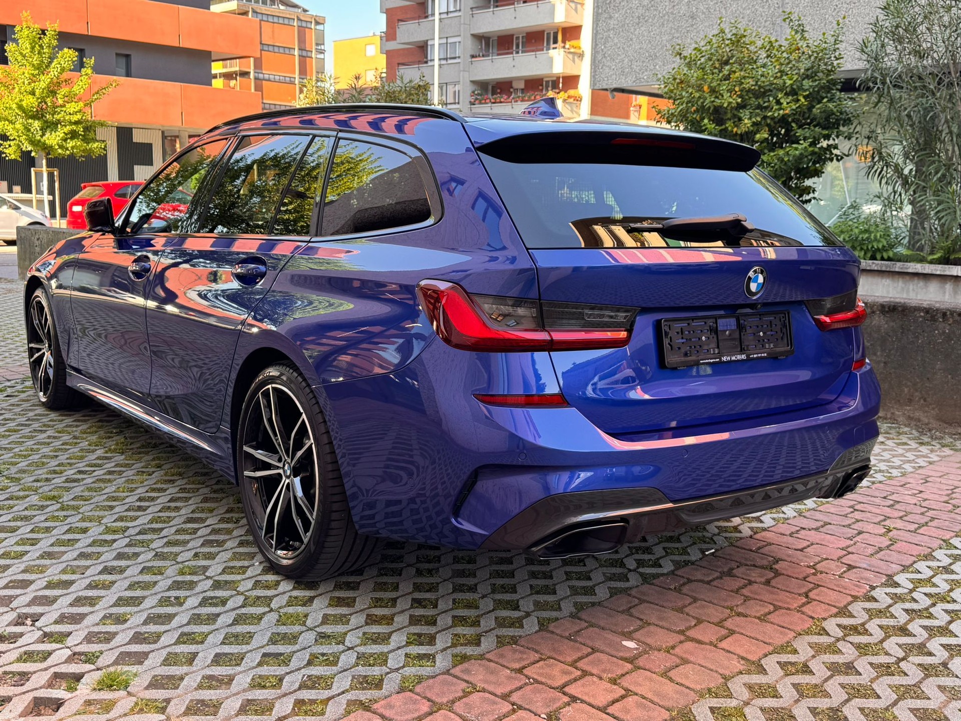 BMW M340i xDrive 48V Touring Steptronic-image-3