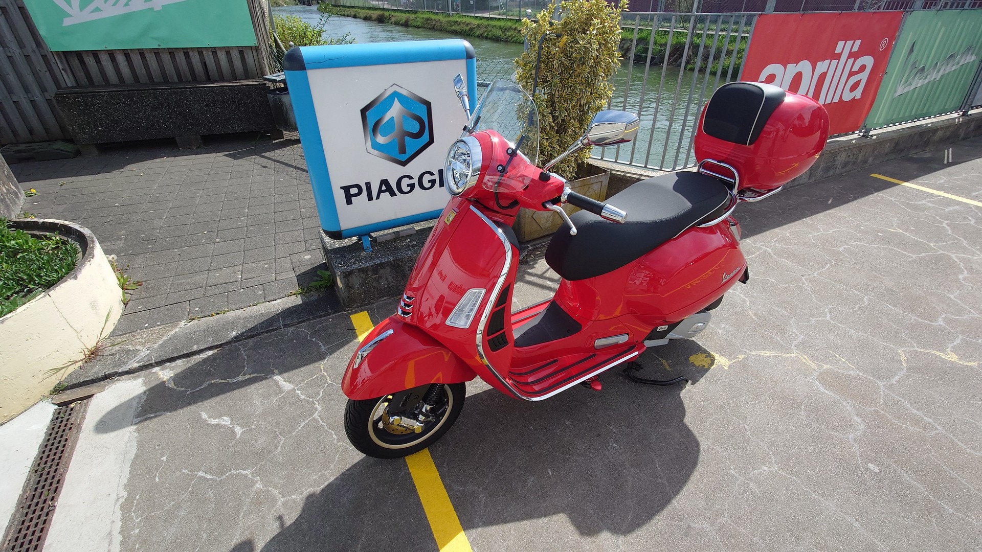 PIAGGIO Vespa GTS 125 Super ABS