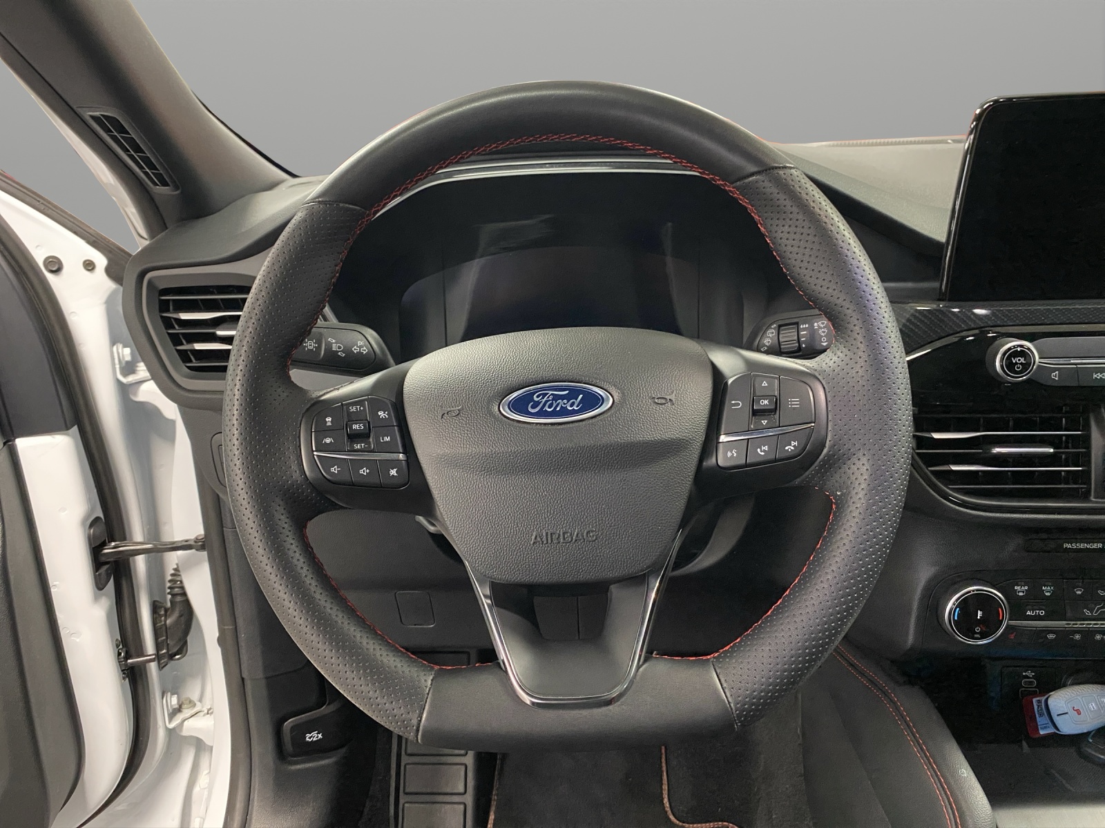 FORD KUGA 2.5 Plug-in Hybrid-image-12