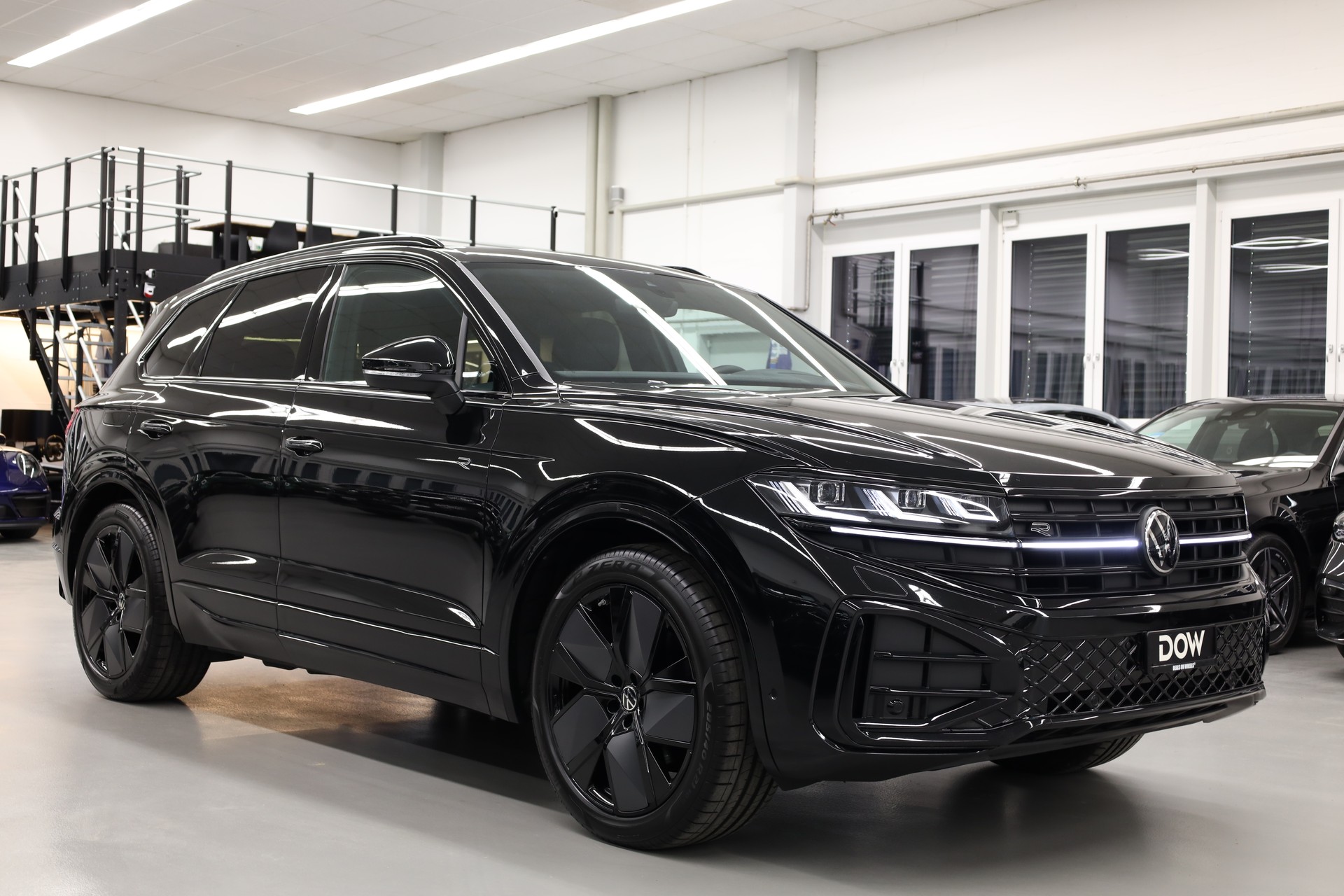 VW Touareg 3.0 V6 TDI 286 R-Line-showroom-element-1