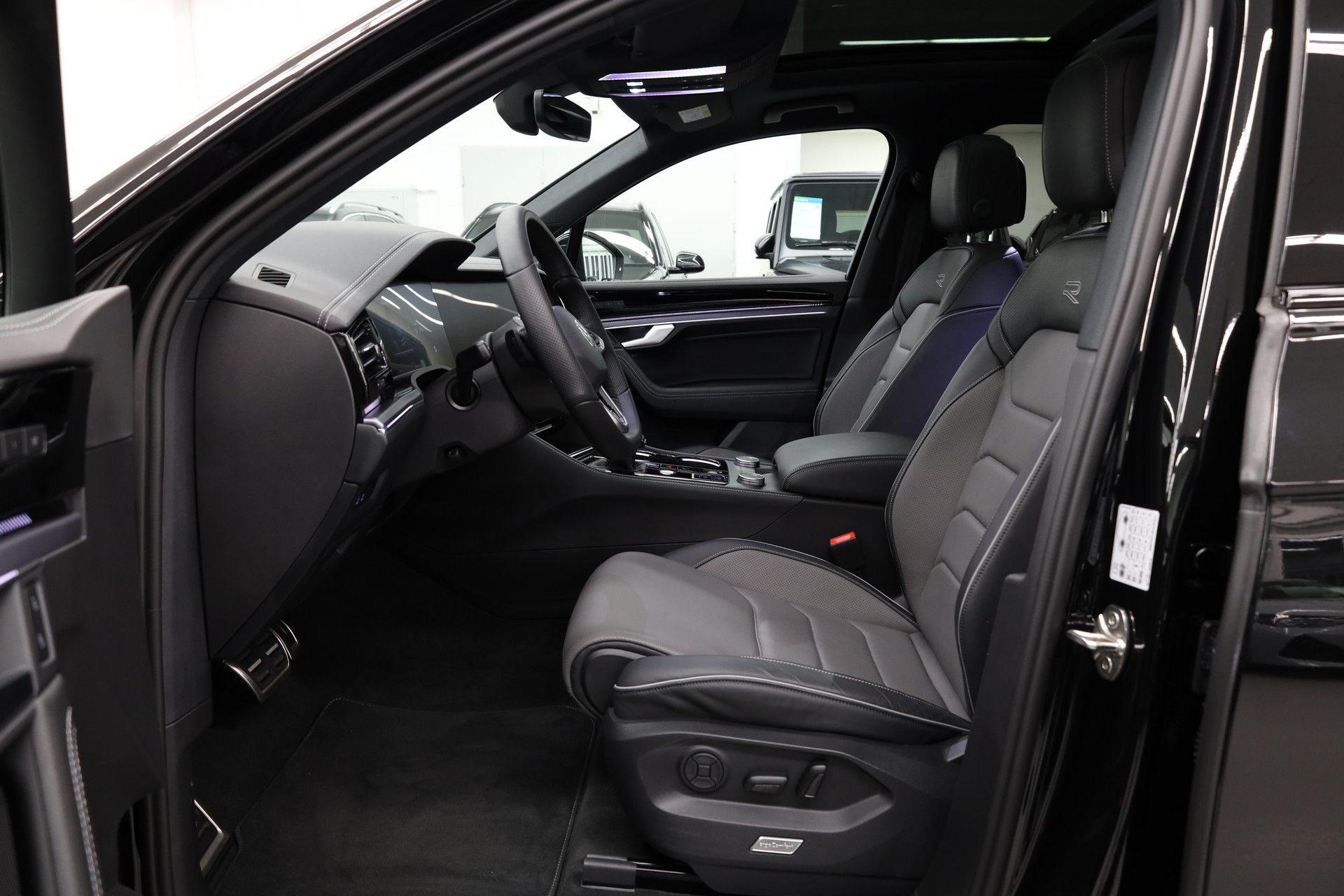 VW Touareg 3.0 V6 TDI 286 R-Line-image-13
