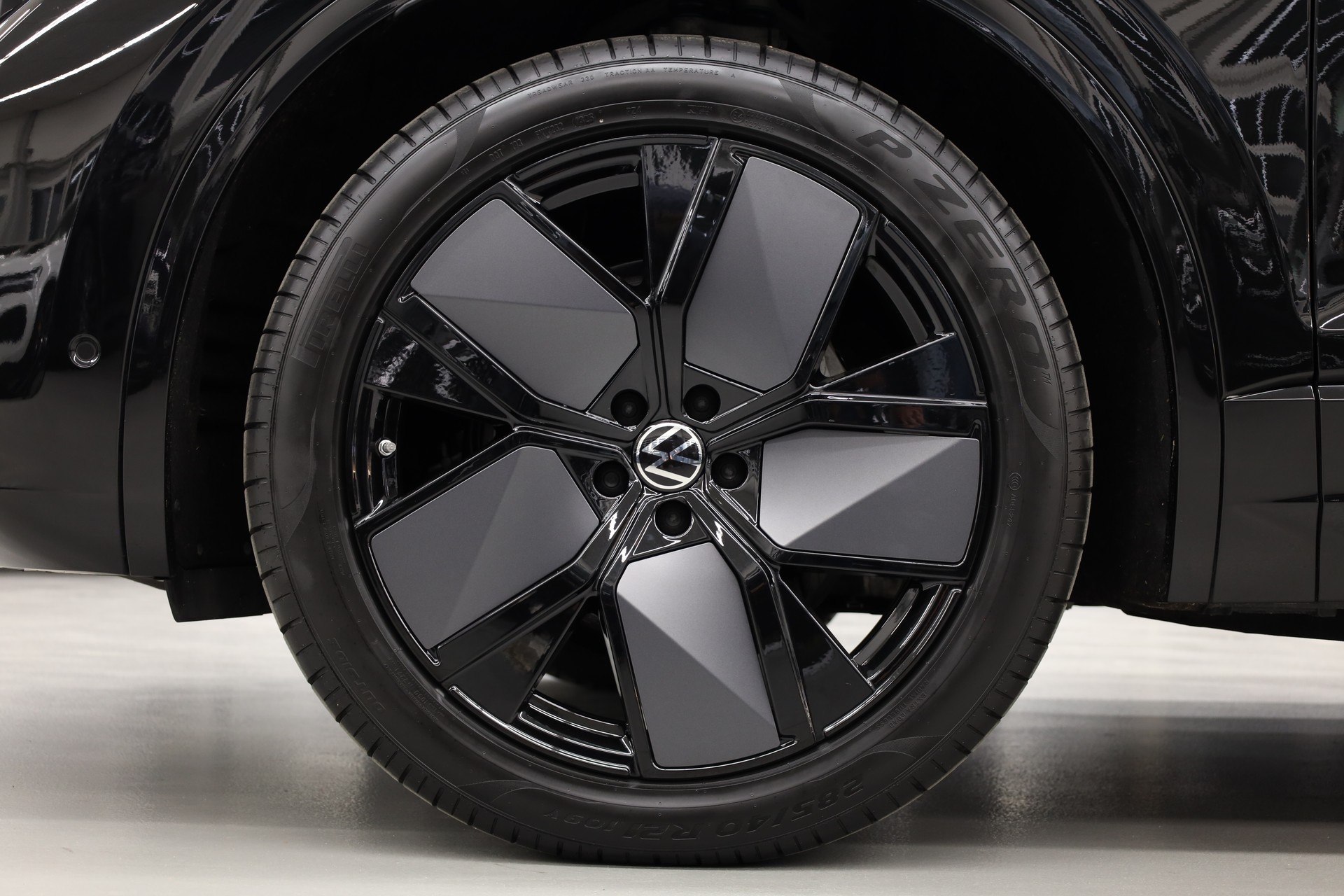 VW Touareg 3.0 V6 TDI 286 R-Line-image-11