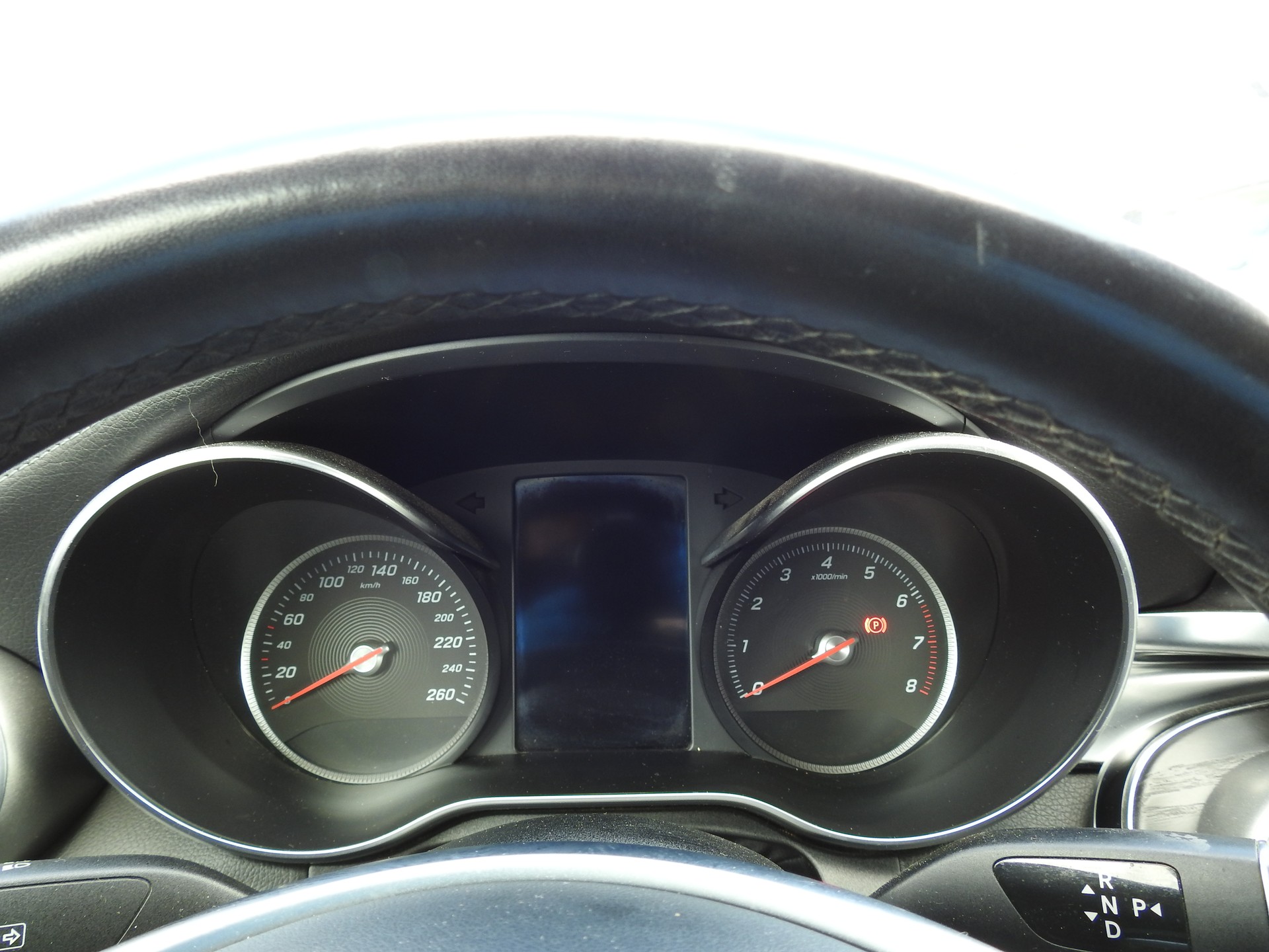 MERCEDES-BENZ C 200 AMG Line 4Matic 9G-Tronic-image-30