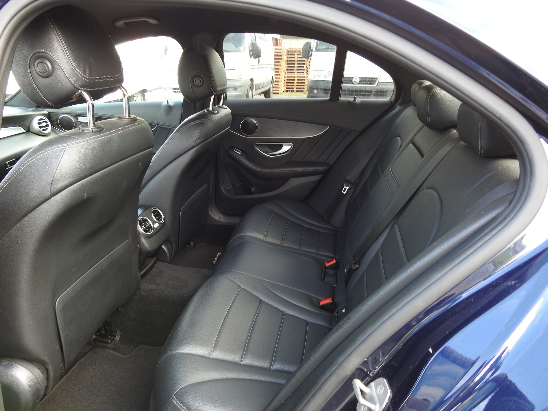 MERCEDES-BENZ C 200 AMG Line 4Matic 9G-Tronic-image-15