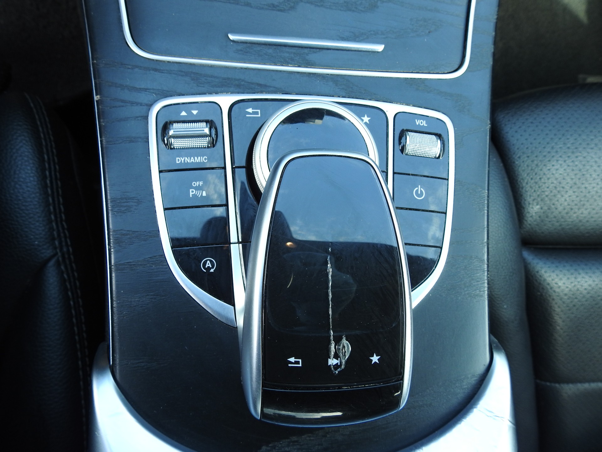 MERCEDES-BENZ C 200 AMG Line 4Matic 9G-Tronic-image-22