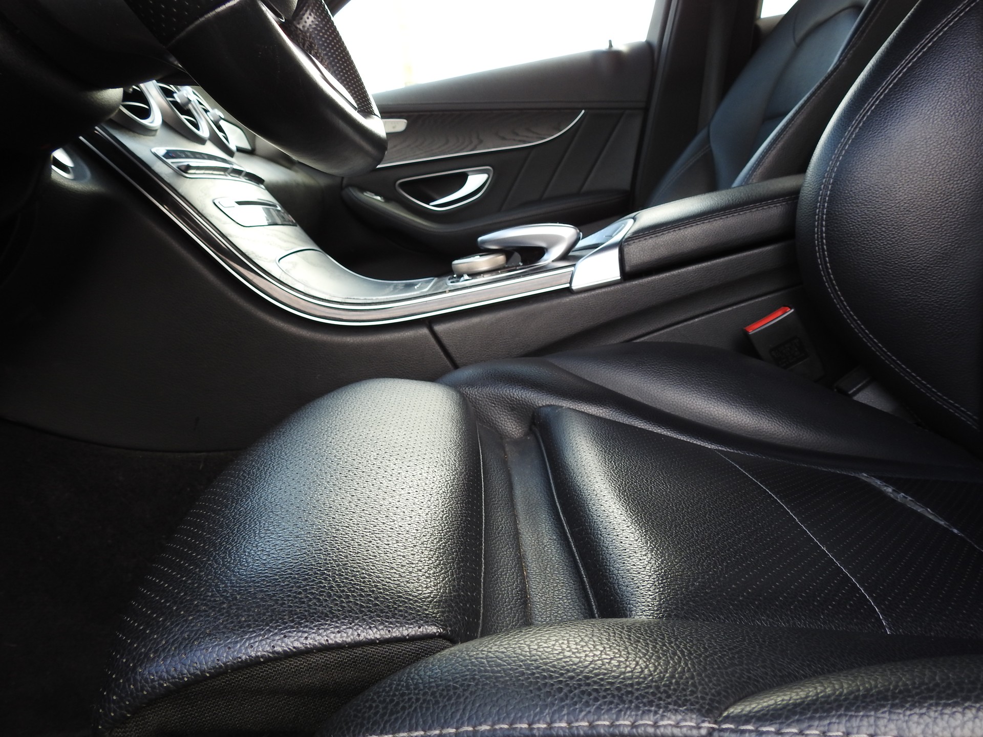 MERCEDES-BENZ C 200 AMG Line 4Matic 9G-Tronic-image-14