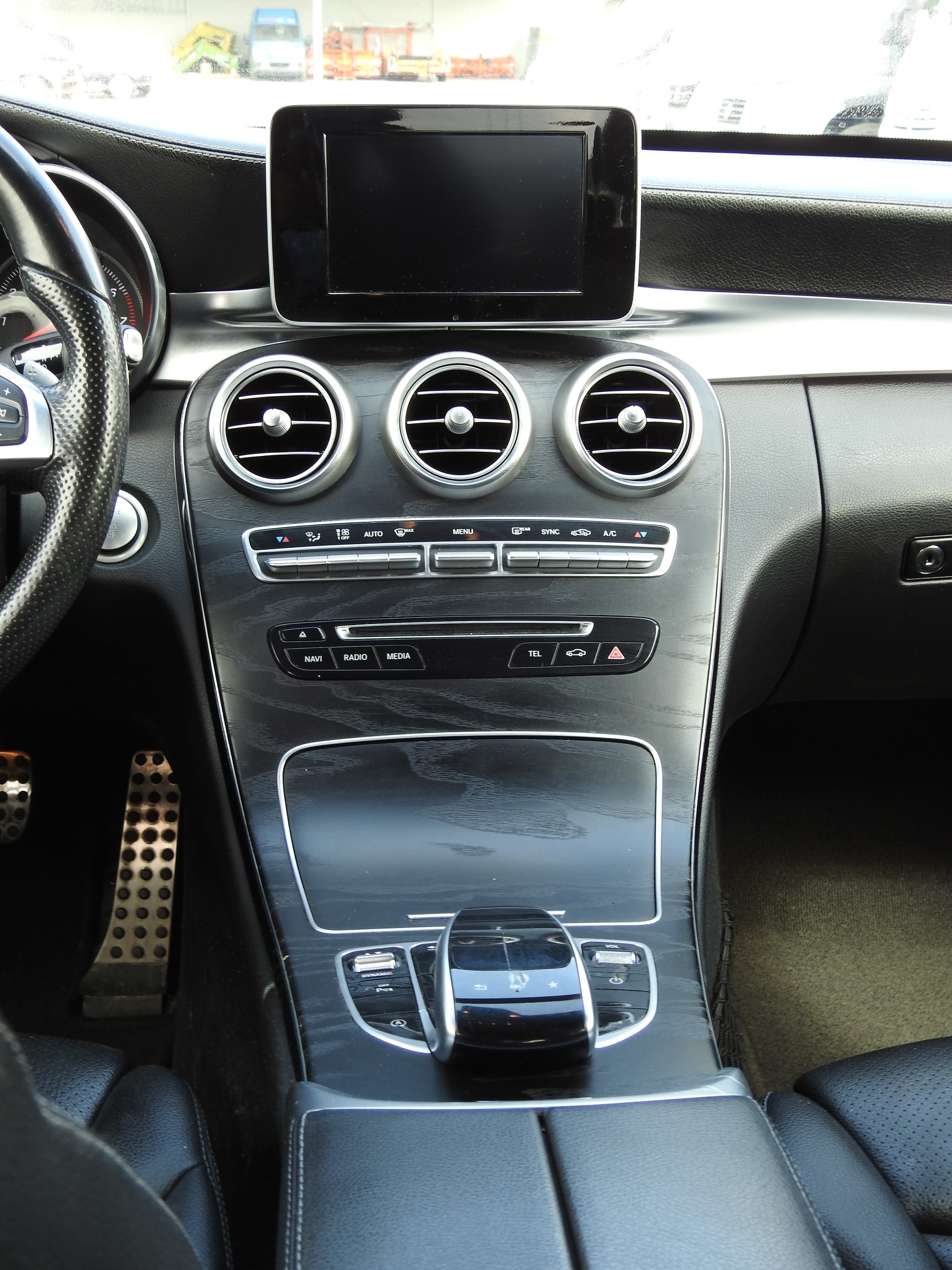 MERCEDES-BENZ C 200 AMG Line 4Matic 9G-Tronic-image-19