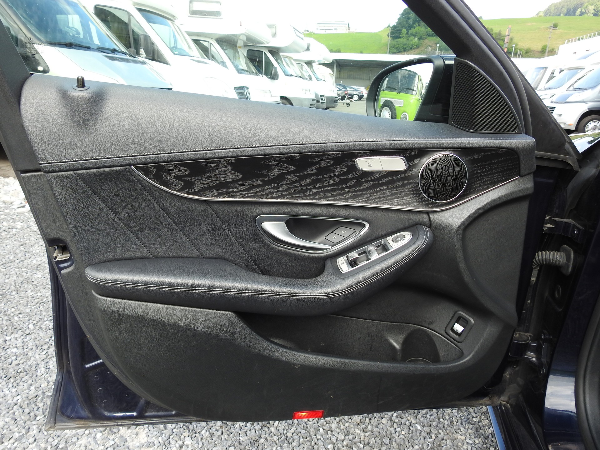 MERCEDES-BENZ C 200 AMG Line 4Matic 9G-Tronic-image-9
