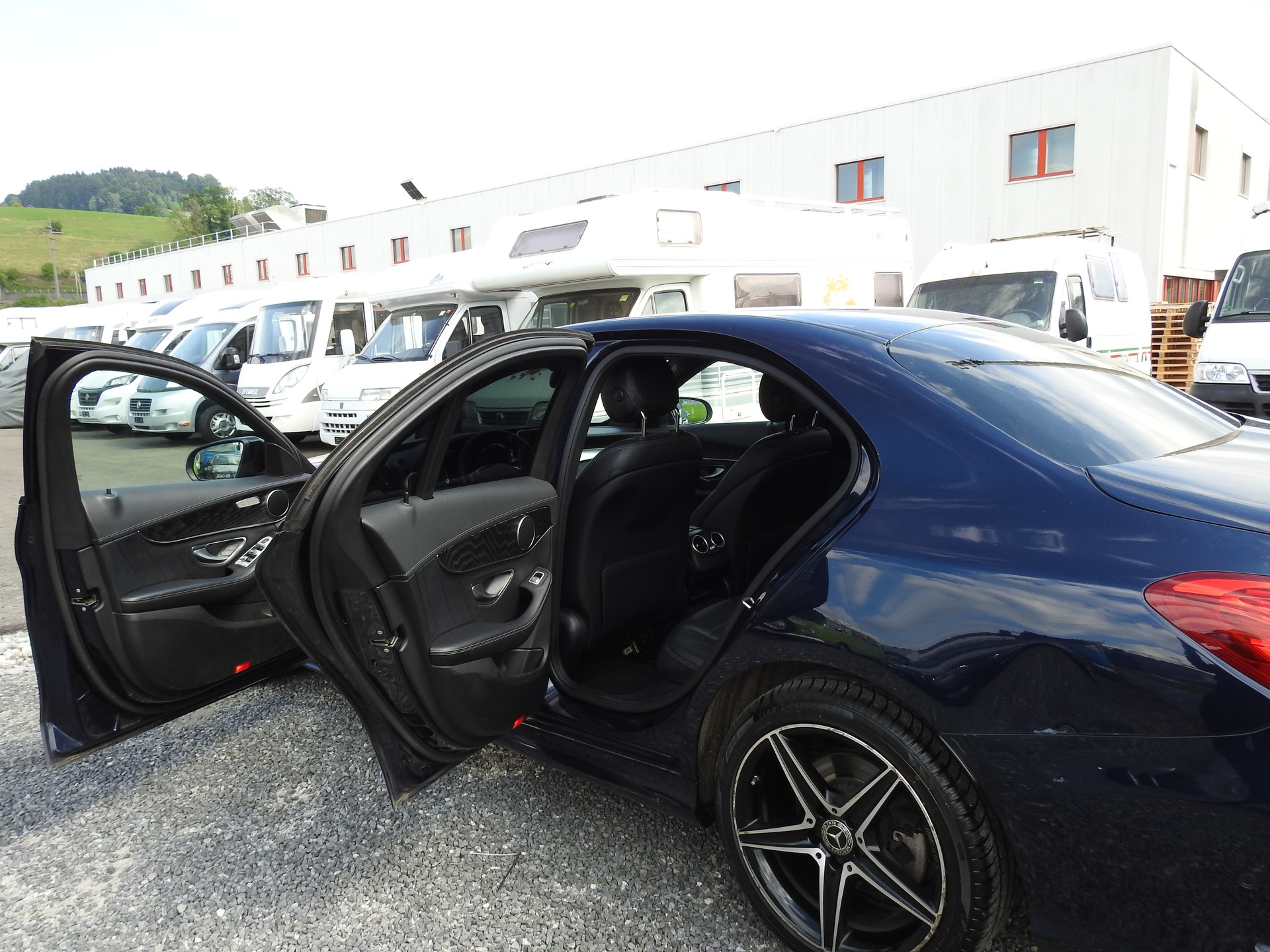 MERCEDES-BENZ C 200 AMG Line 4Matic 9G-Tronic-image-16