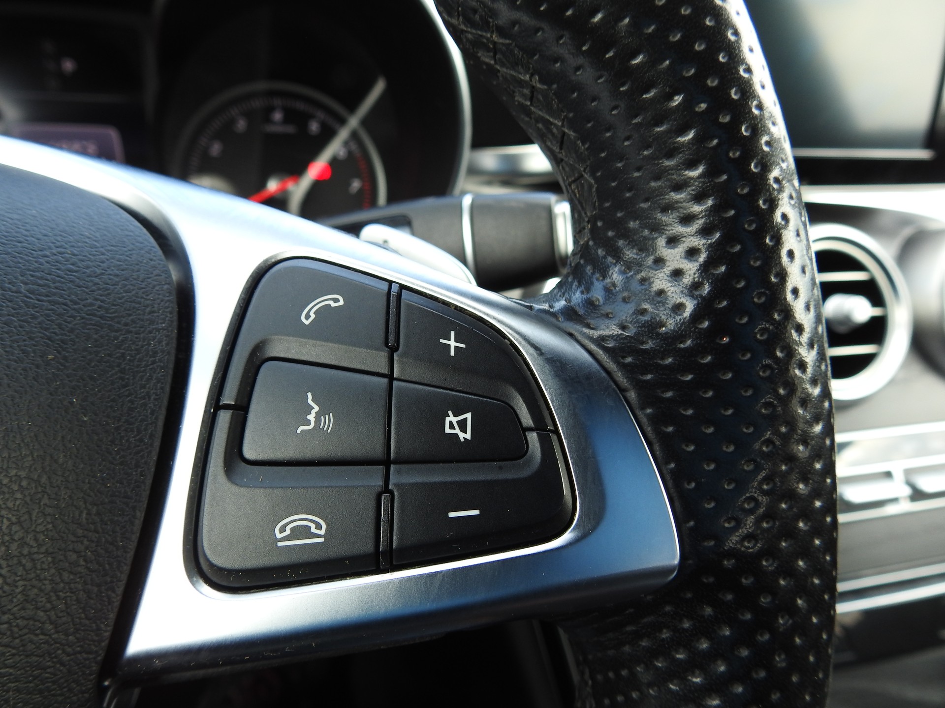 MERCEDES-BENZ C 200 AMG Line 4Matic 9G-Tronic-image-27