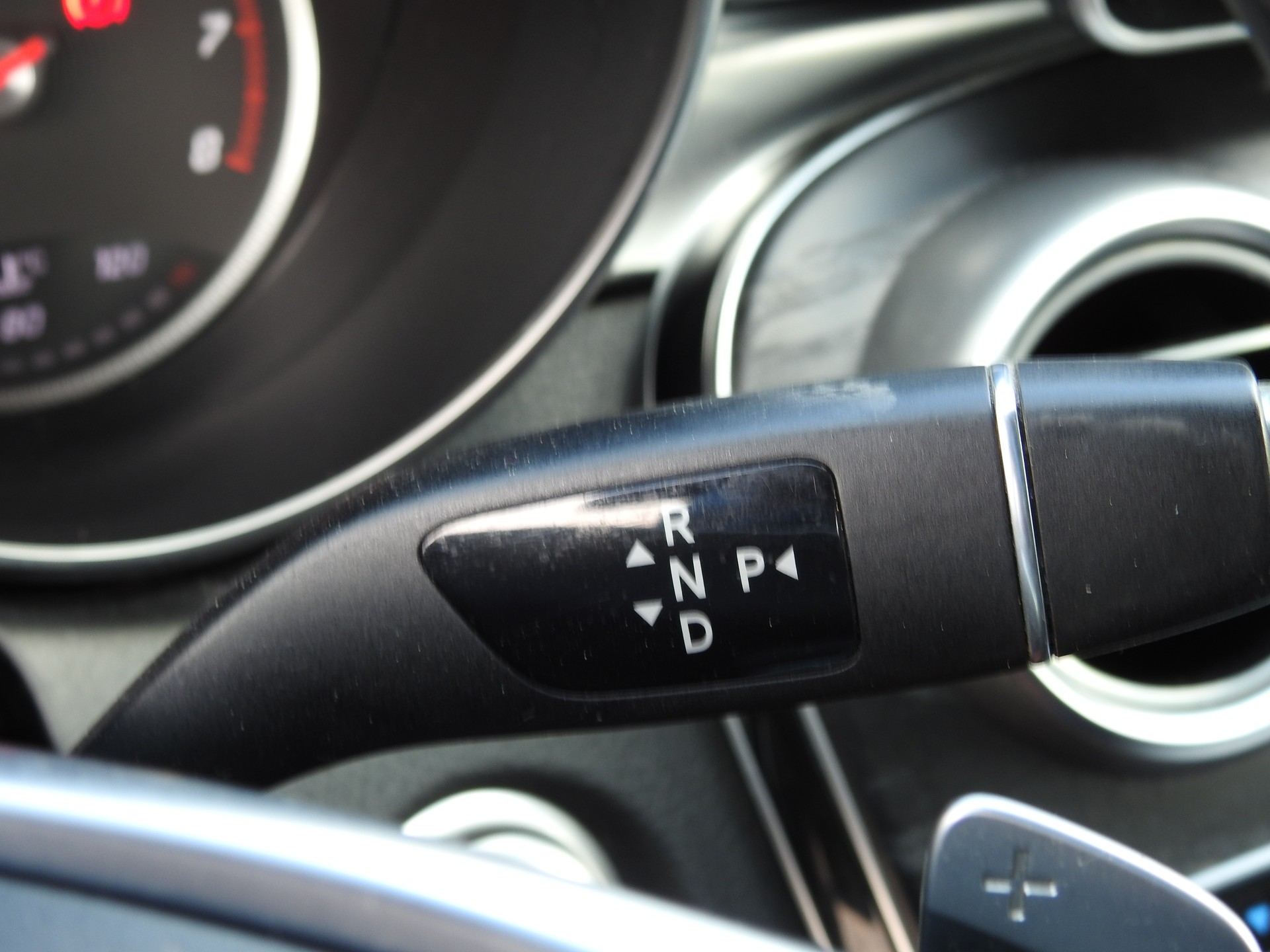 MERCEDES-BENZ C 200 AMG Line 4Matic 9G-Tronic-image-23