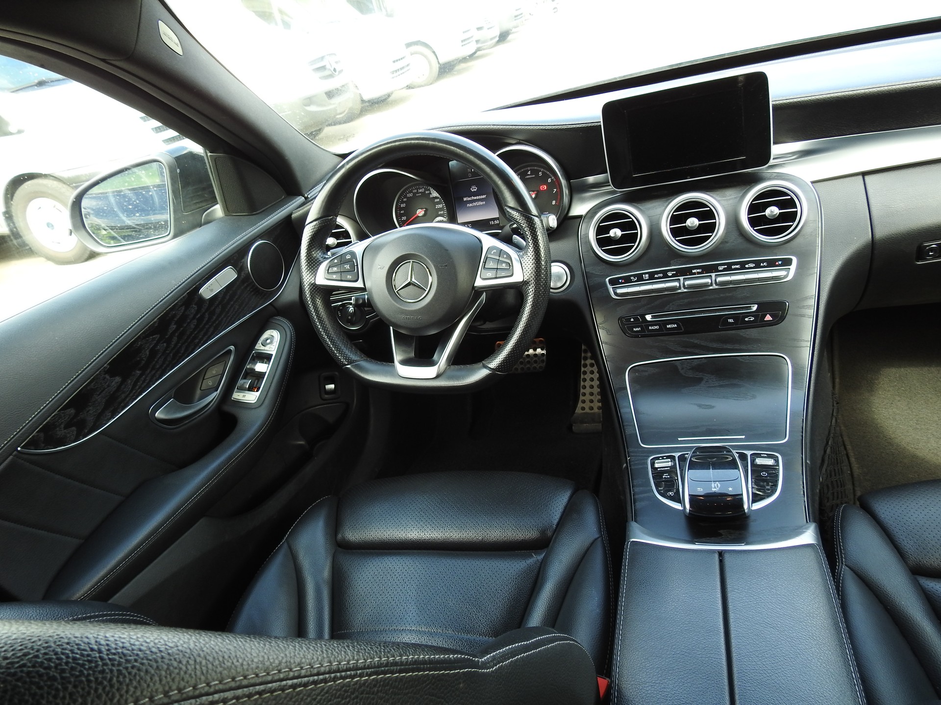 MERCEDES-BENZ C 200 AMG Line 4Matic 9G-Tronic-image-21
