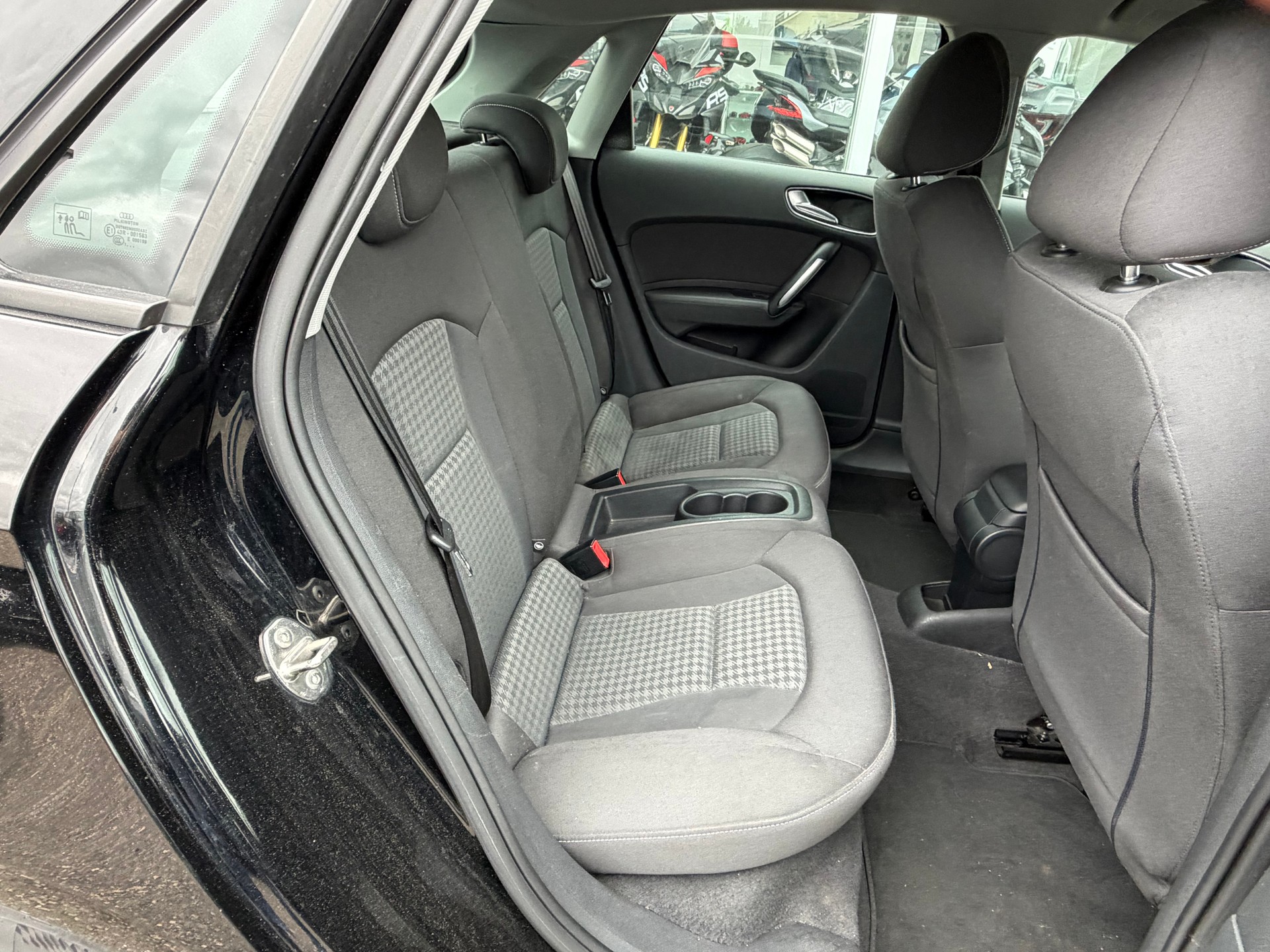 AUDI A1 Sportback 1.4 TFSI Ambition S-tronic-image-10