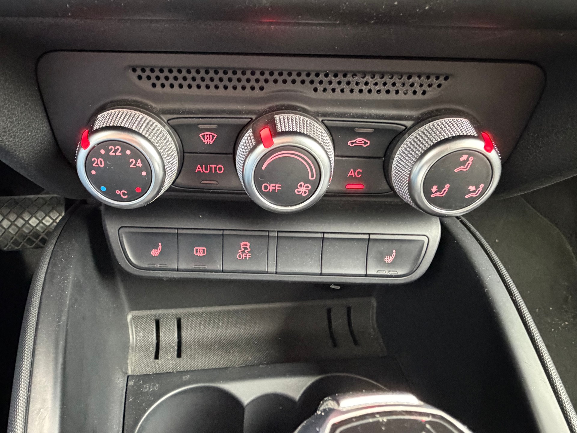 AUDI A1 Sportback 1.4 TFSI Ambition S-tronic-image-18