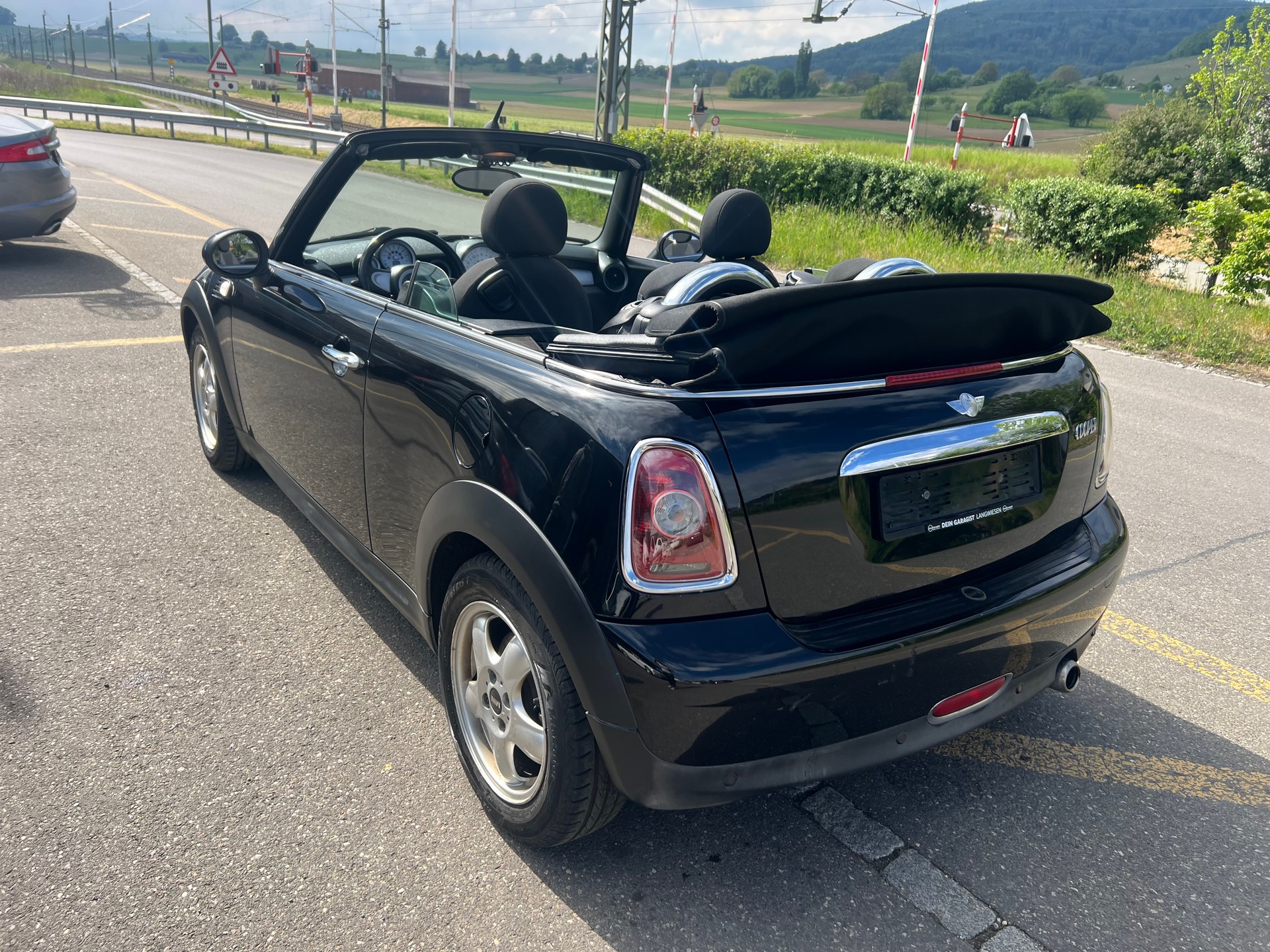 MINI Cooper Cabriolet-image-6