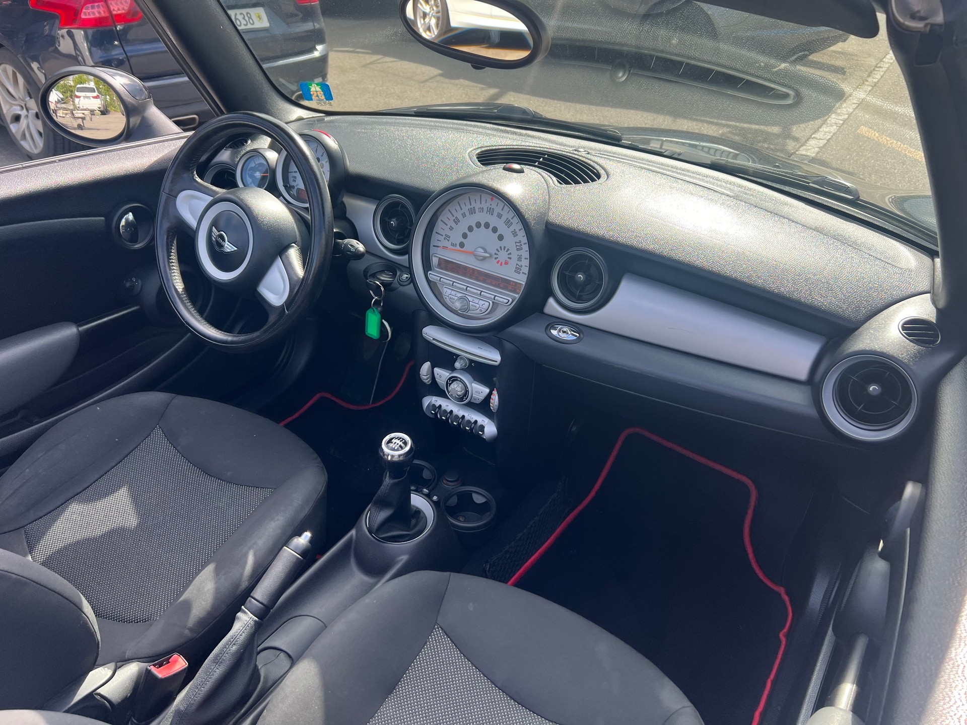 MINI Cooper Cabriolet-image-9