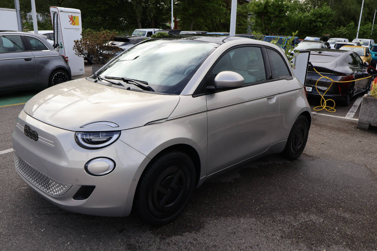 FIAT 500 Armani (Kleinwagen) Fiat FIAT 500 Armani (Kleinwagen)