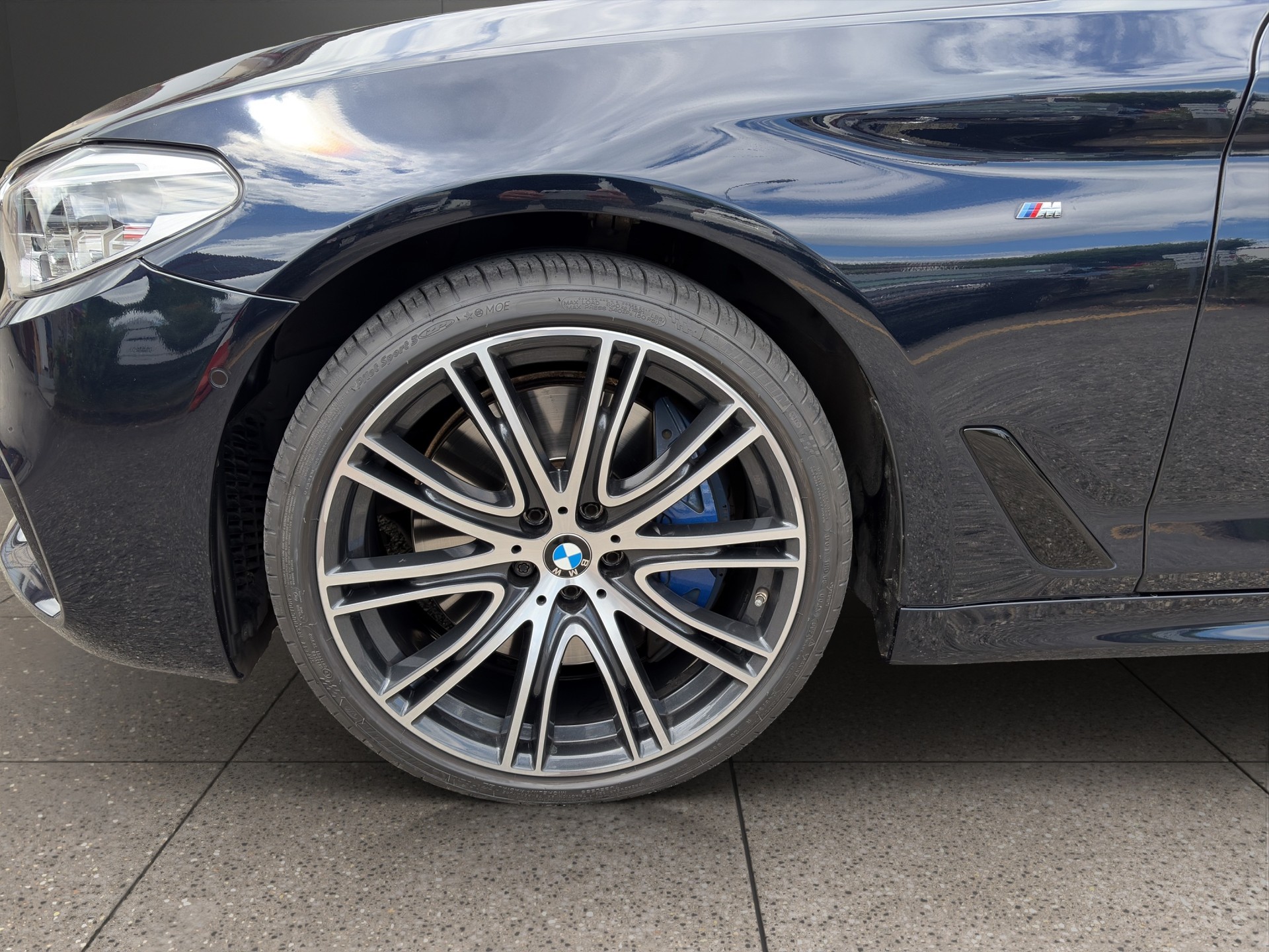 BMW 540i XDrive M Sport Individual Steptronic-image-8