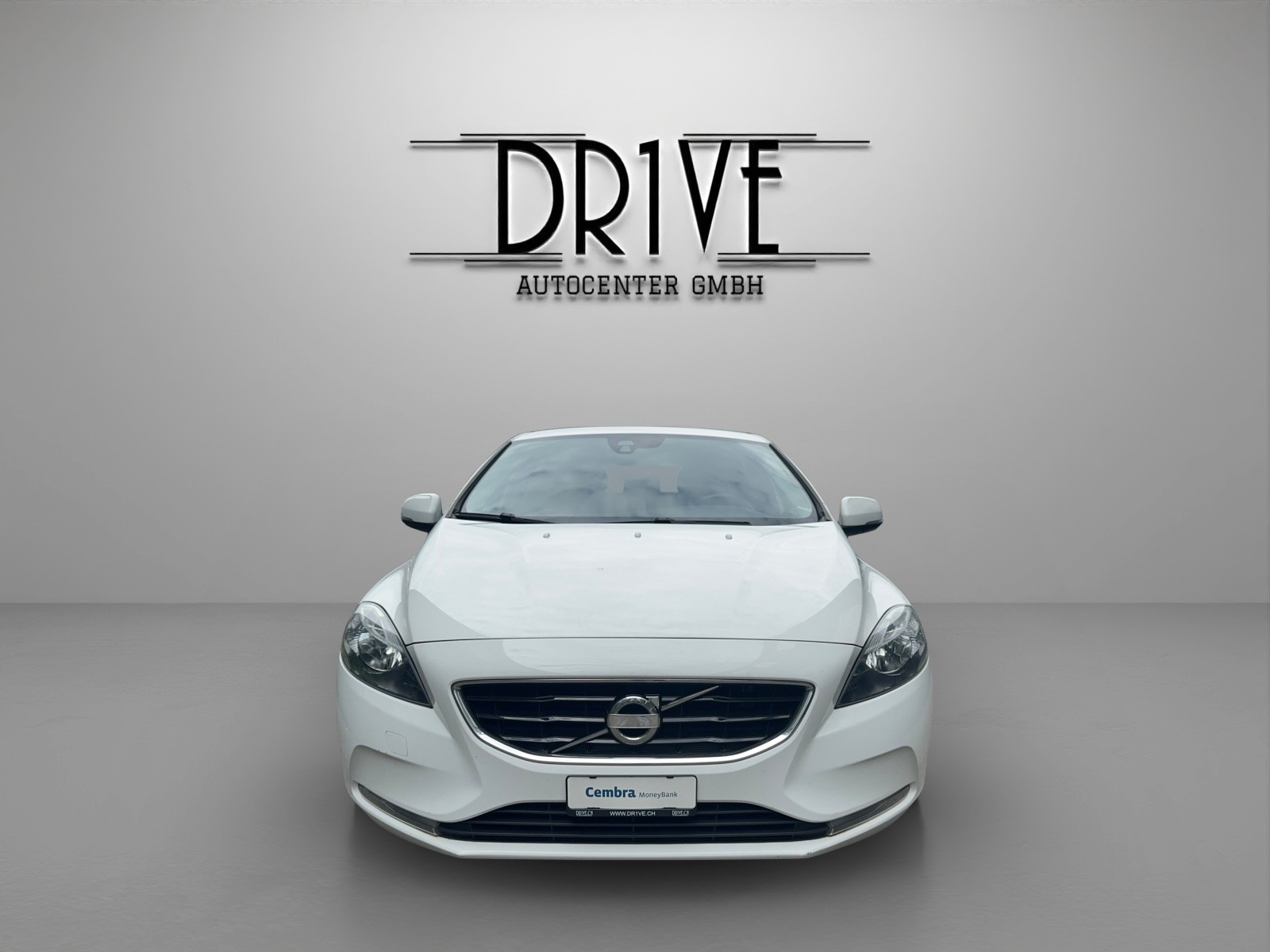VOLVO V40 D2 Momentum Powershift-image-1