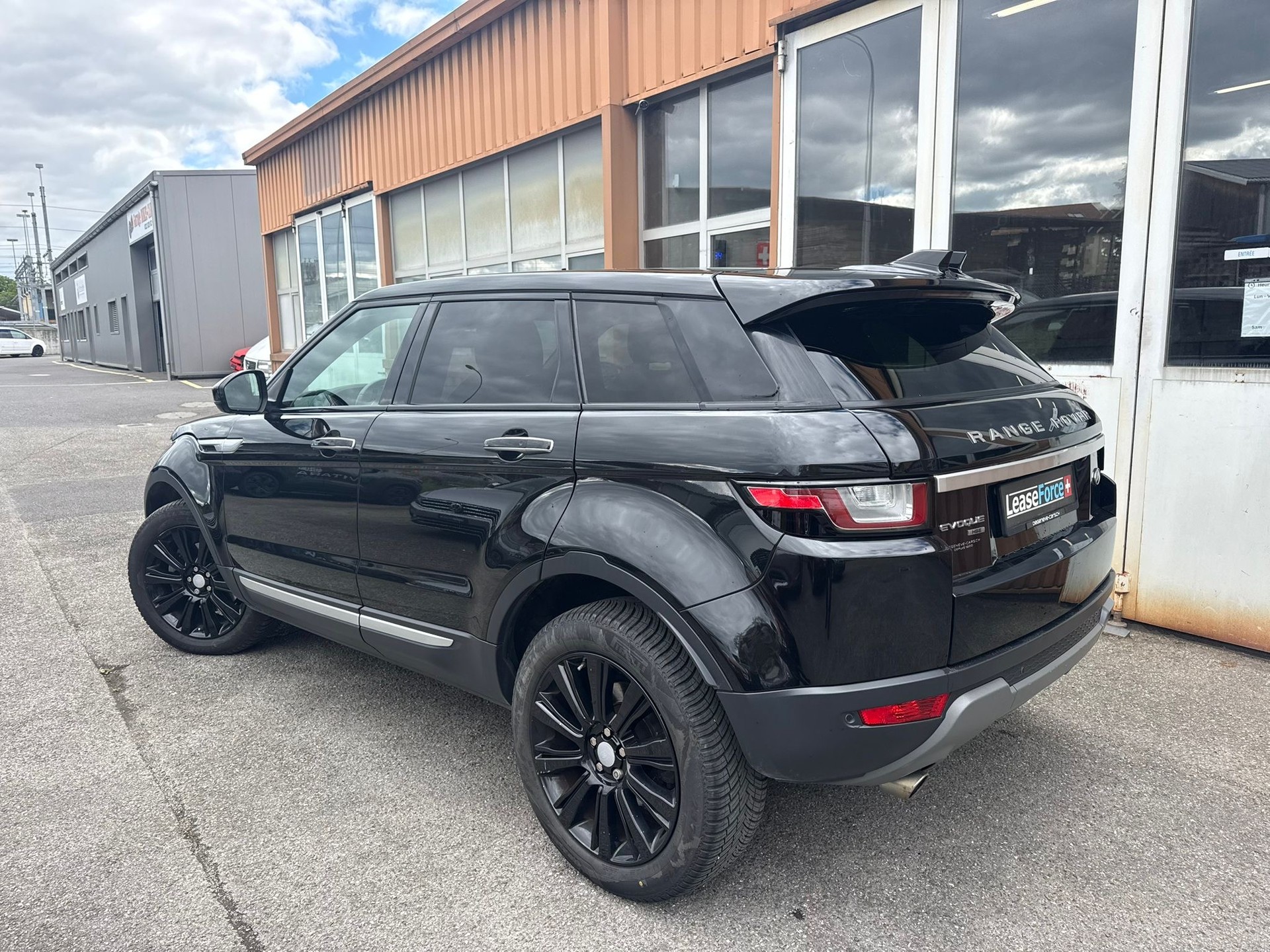 LAND ROVER Range Rover Evoque 2.0 TD4 HSE AT9-image-1