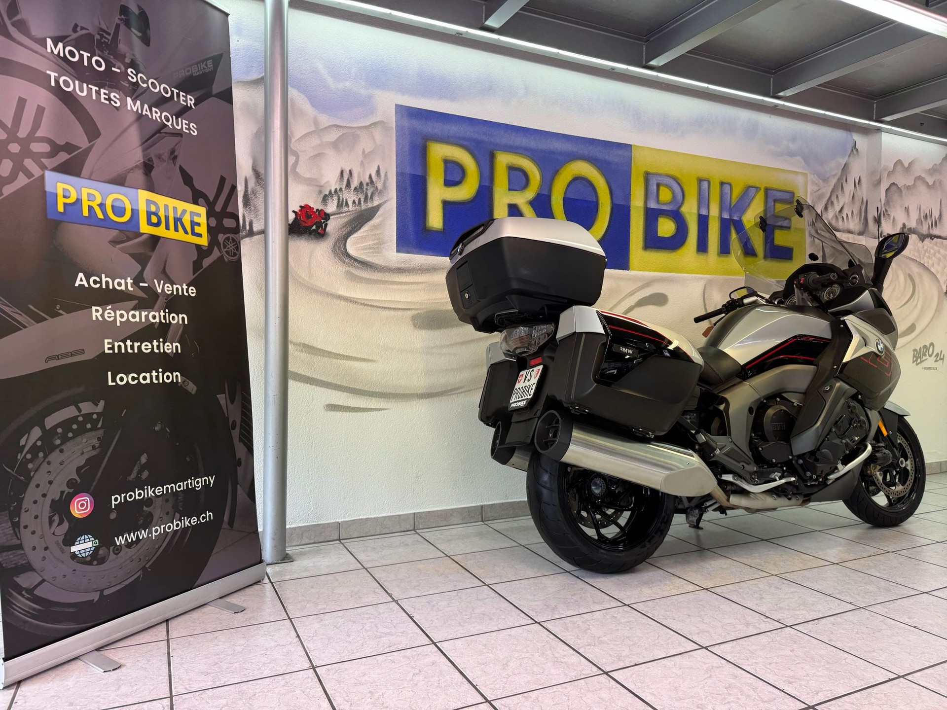 BMW GT-showroom-element-2