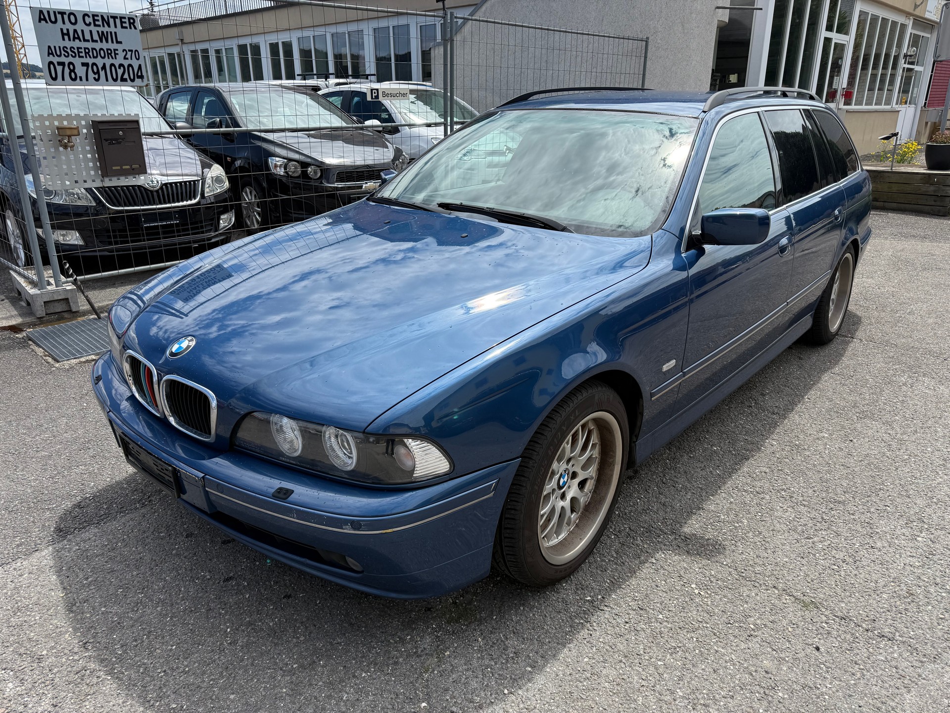 BMW 530i Touring-image-0
