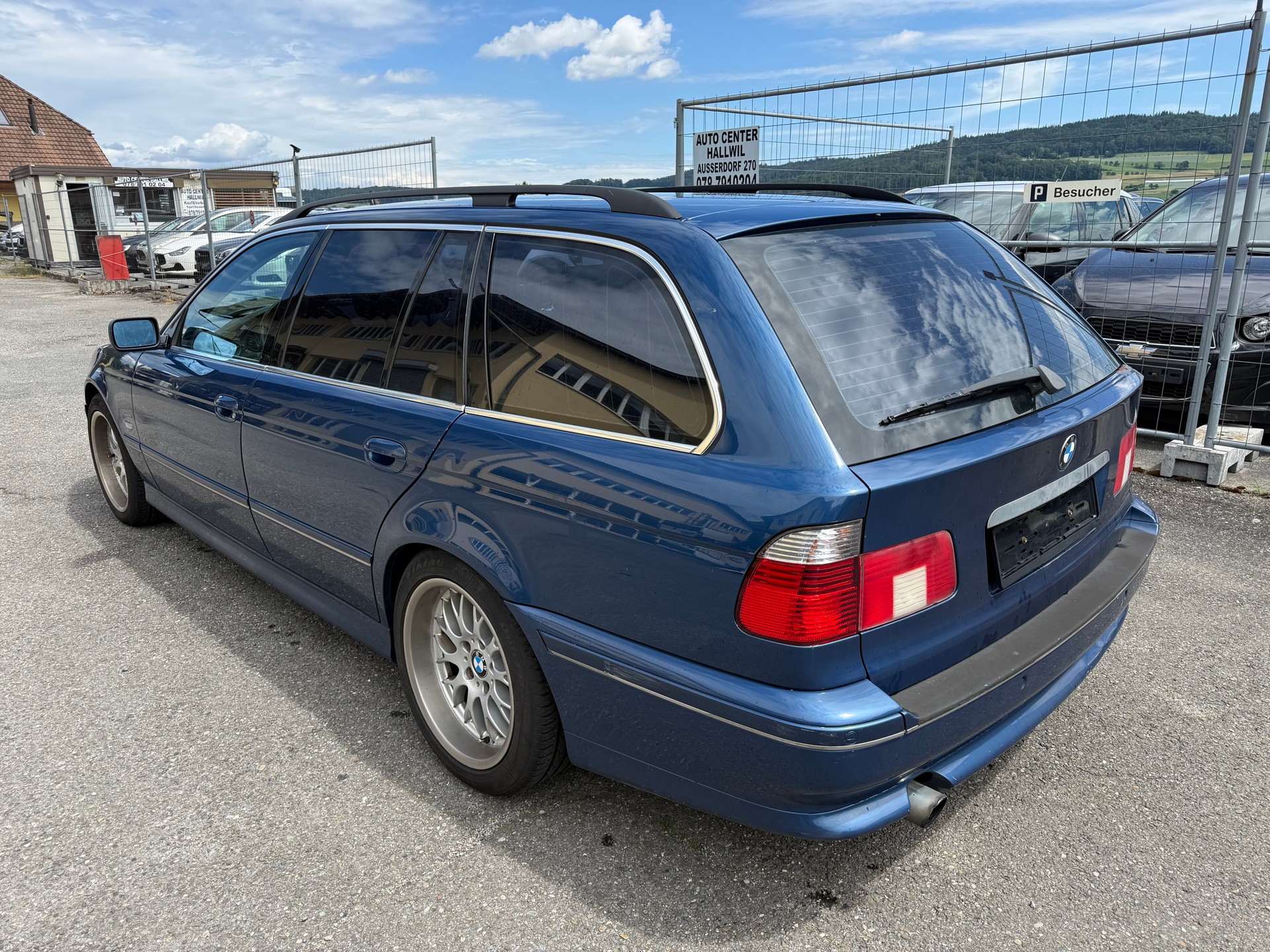 BMW 530i Touring-image-2
