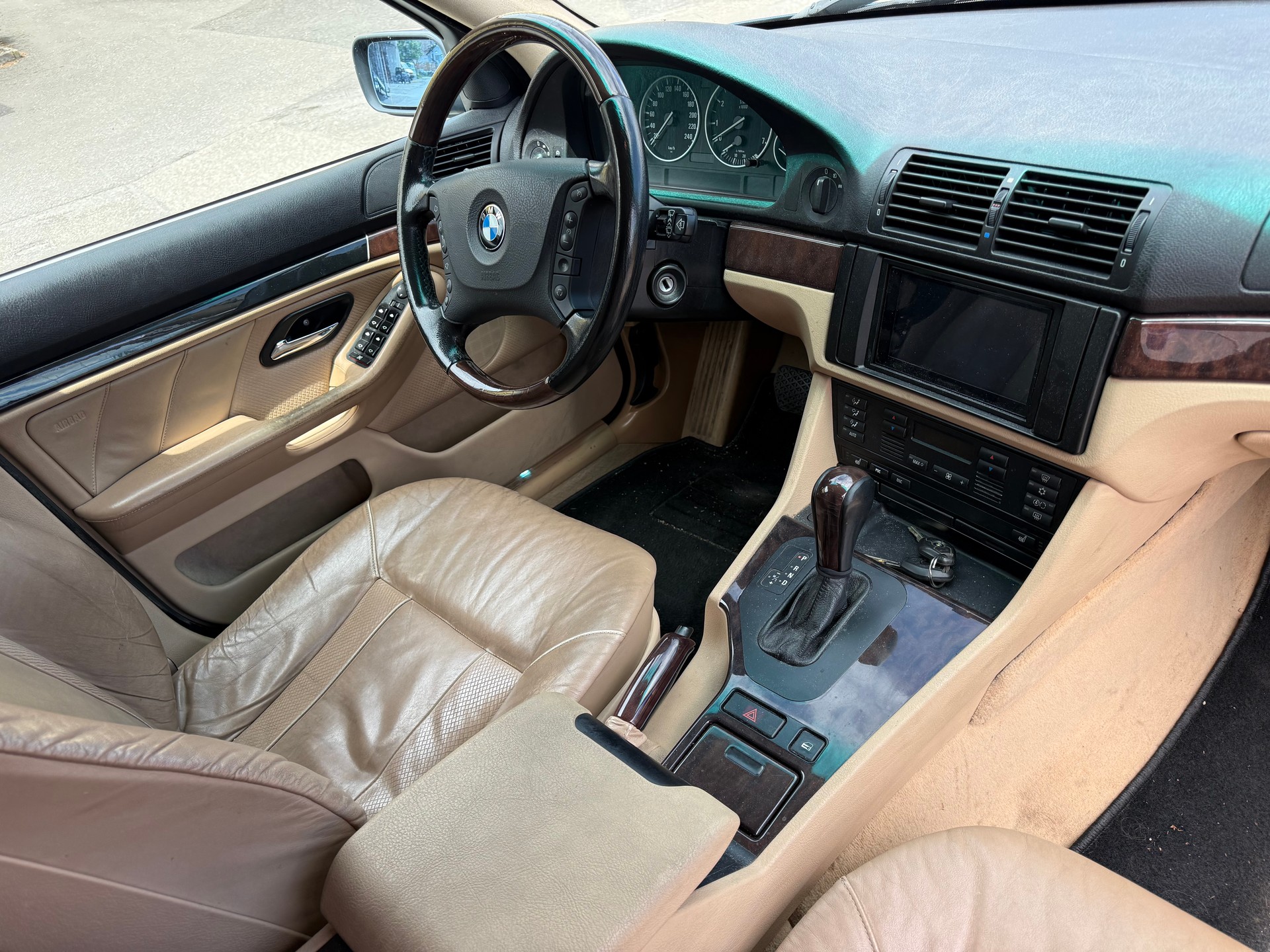 BMW 530i Touring-image-4