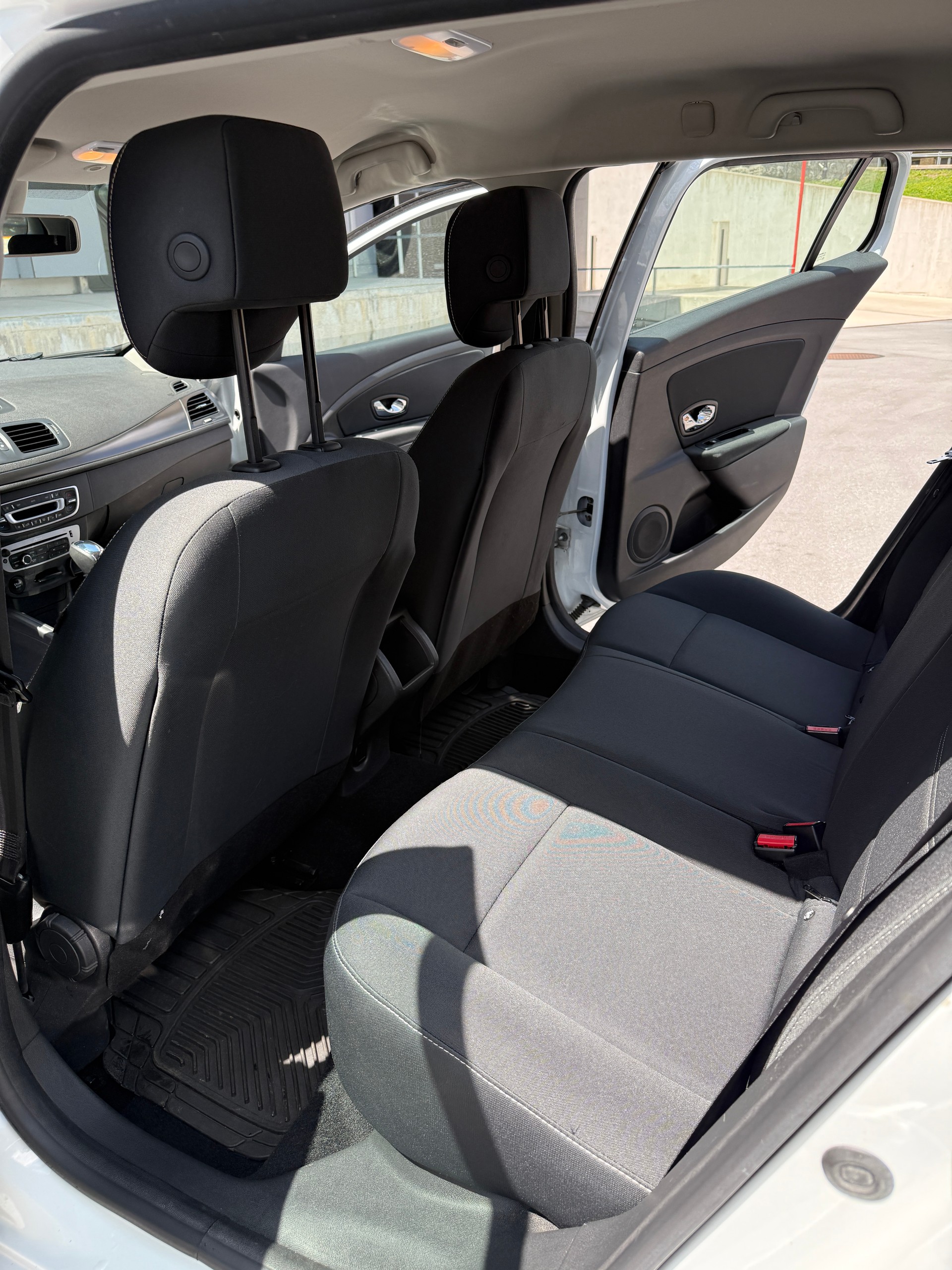 RENAULT Mégane Grandtour 1.5 dCi Expression EDC-image-12