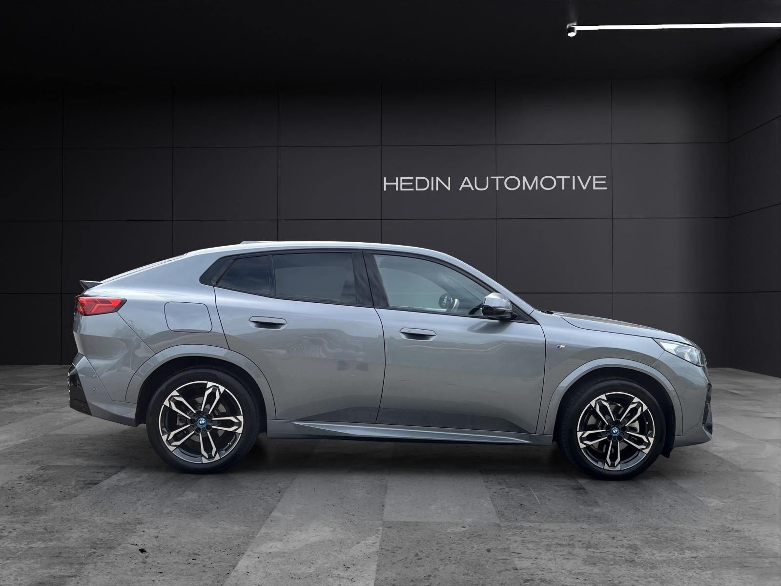 BMW iX2 30 xDrive-image-16