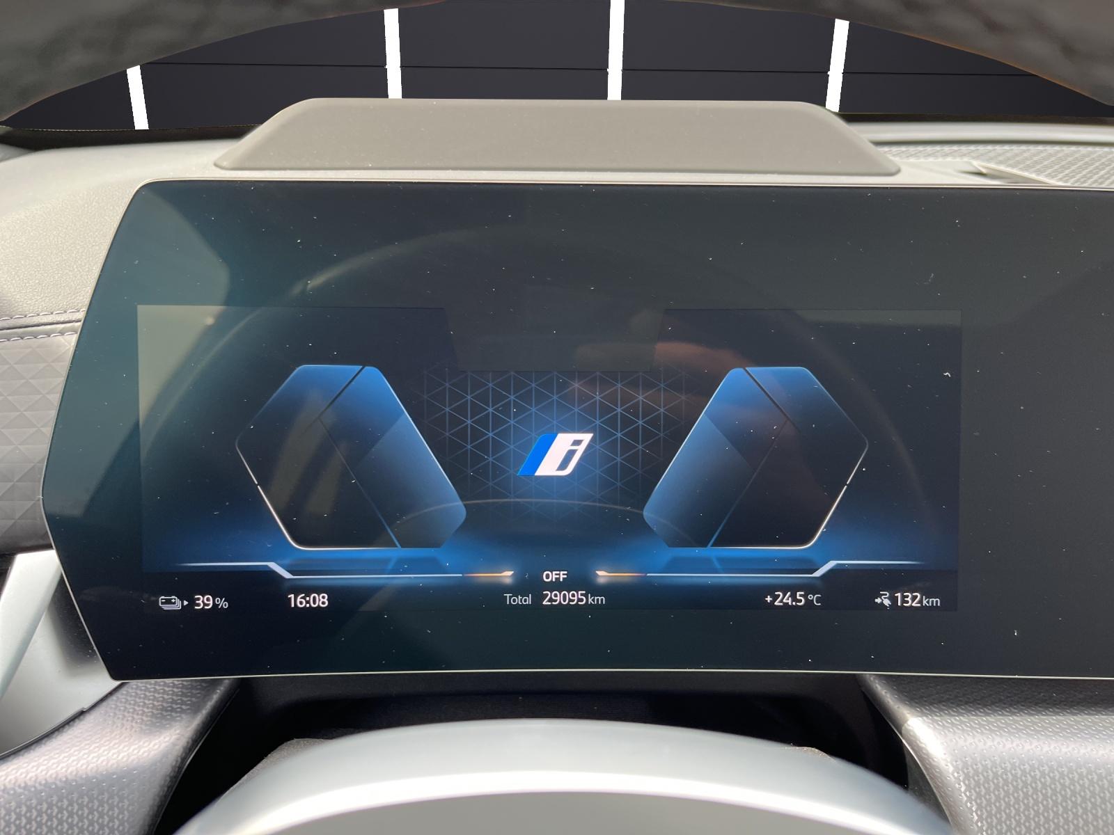 BMW iX2 30 xDrive-image-10