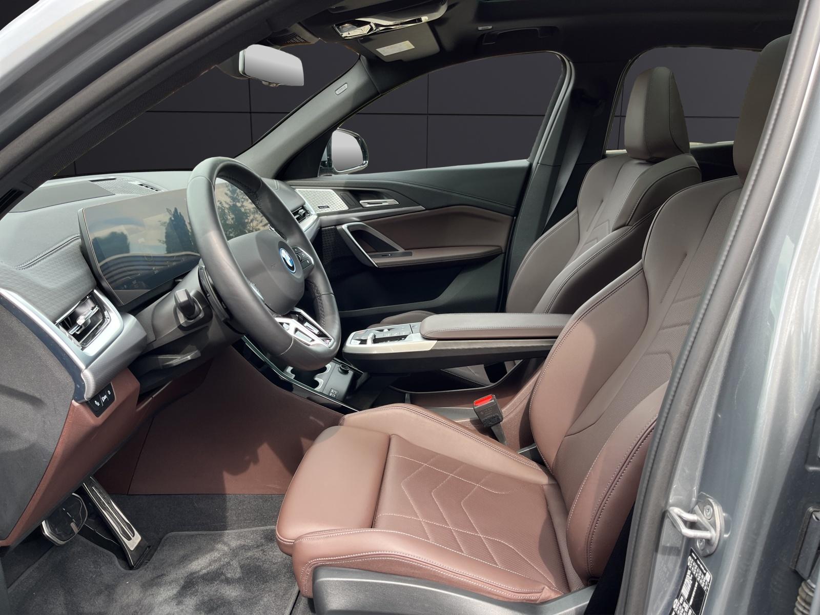 BMW iX2 30 xDrive-image-1