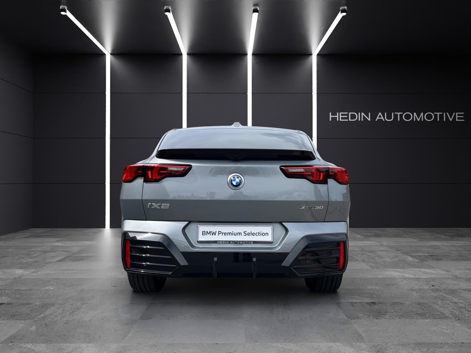 BMW iX2 30 xDrive-image-8