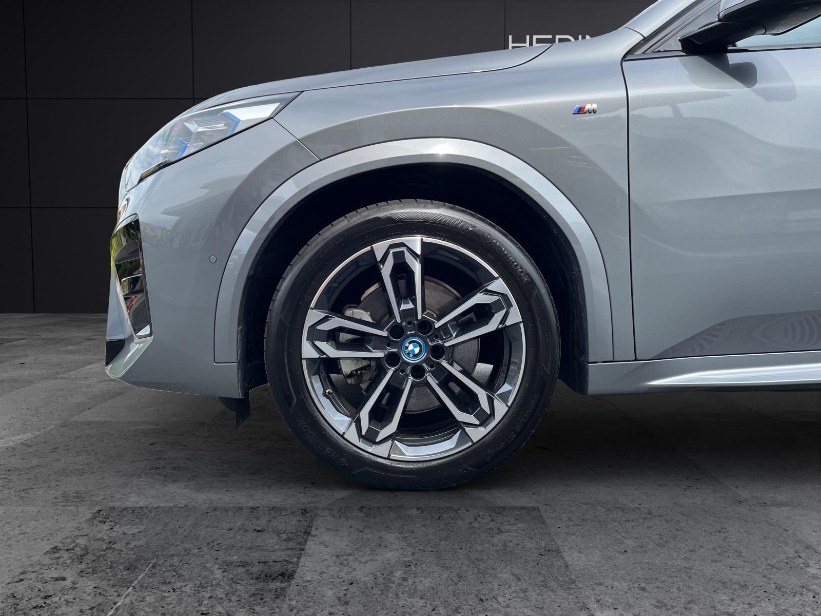 BMW iX2 30 xDrive-image-4