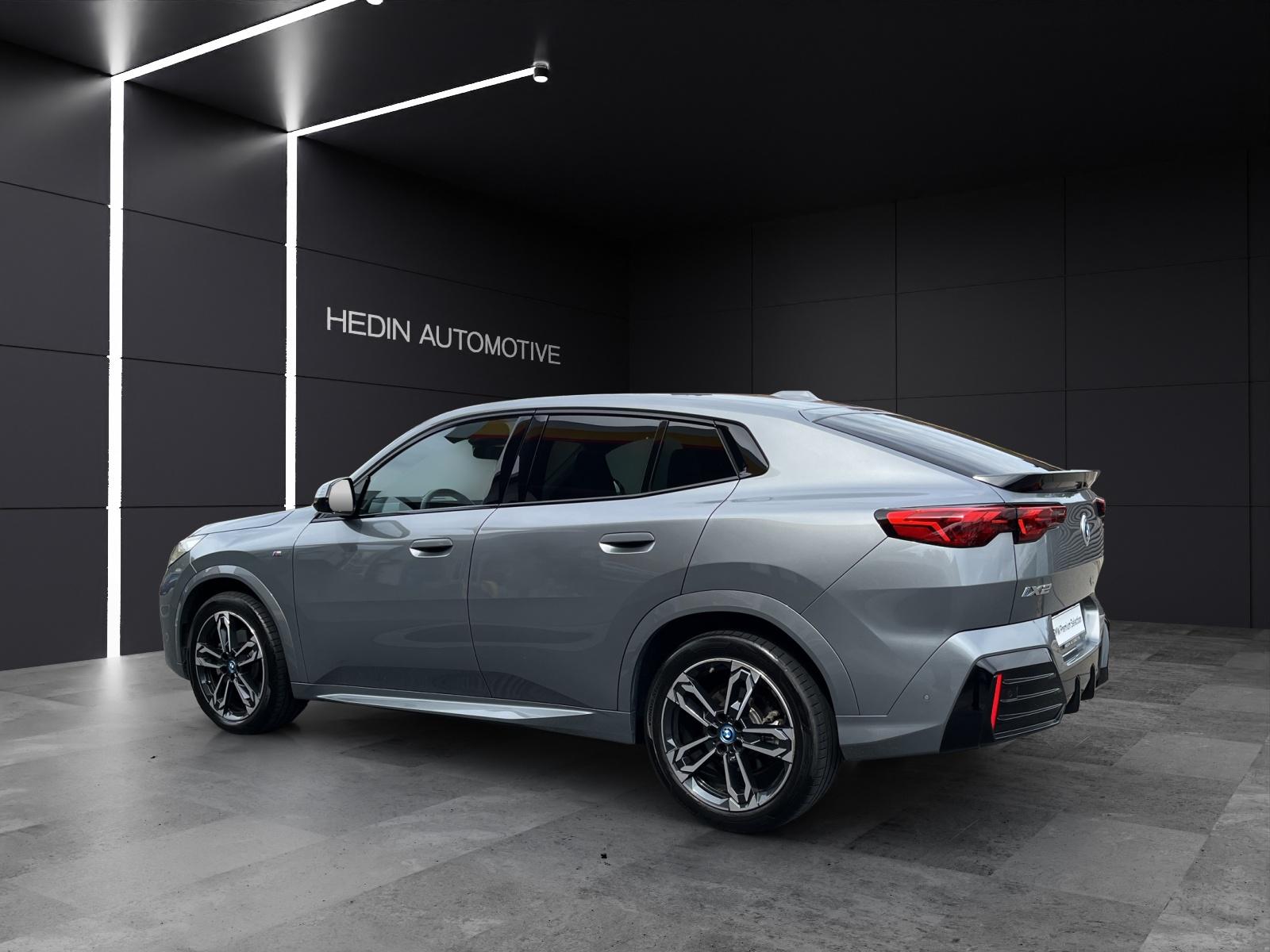 BMW iX2 30 xDrive-image-2