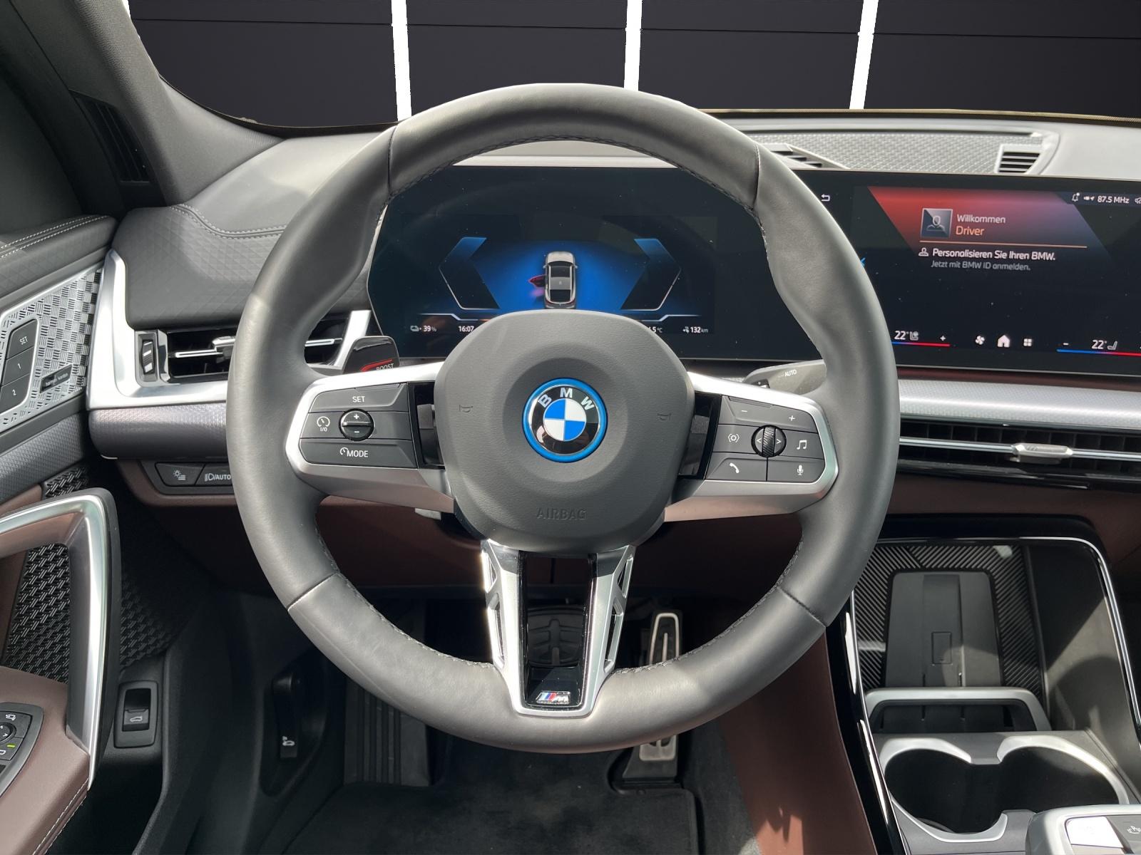 BMW iX2 30 xDrive-image-5