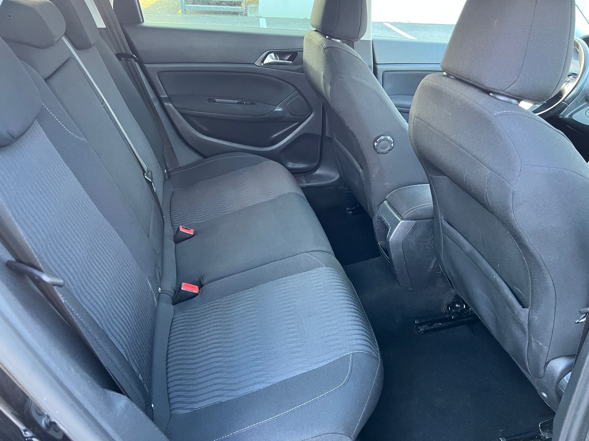 PEUGEOT 308 SW 1.6 BlueHDI Allure Automatic-image-10