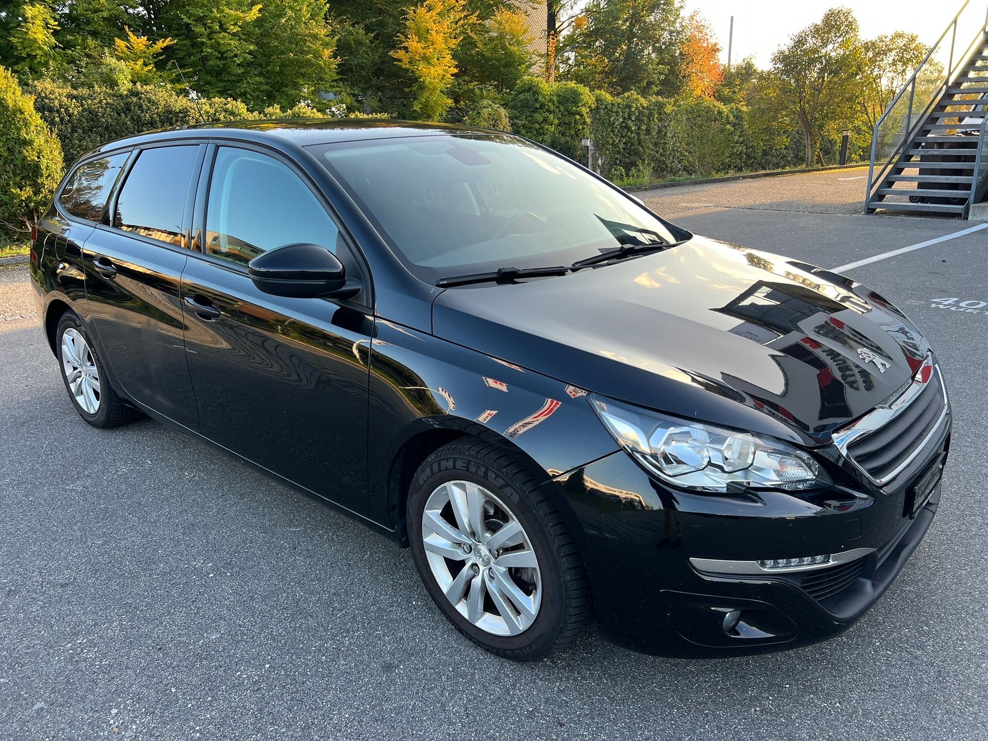 PEUGEOT 308 SW 1.6 BlueHDI Allure Automatic-image-2