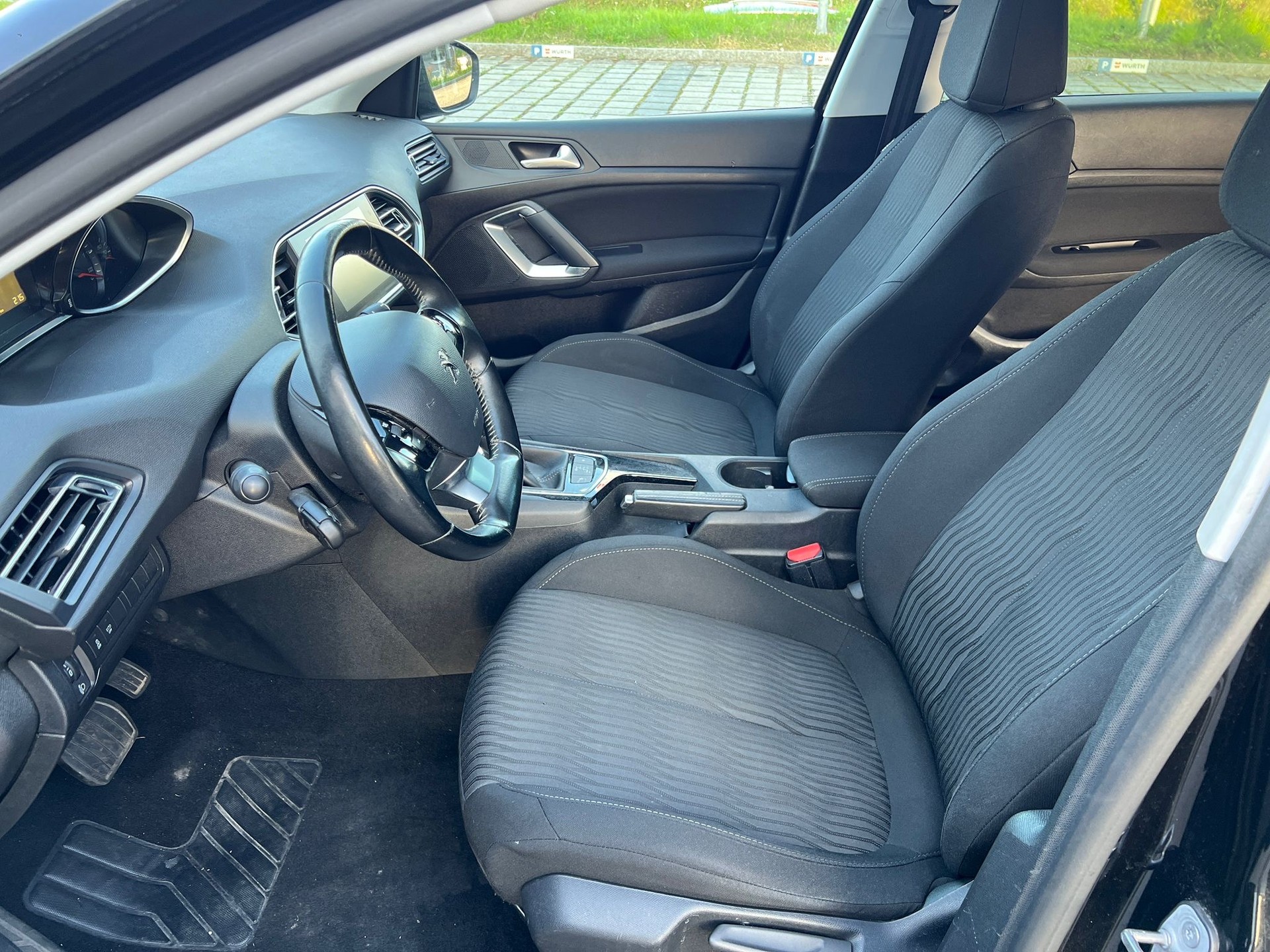 PEUGEOT 308 SW 1.6 BlueHDI Allure Automatic-image-6