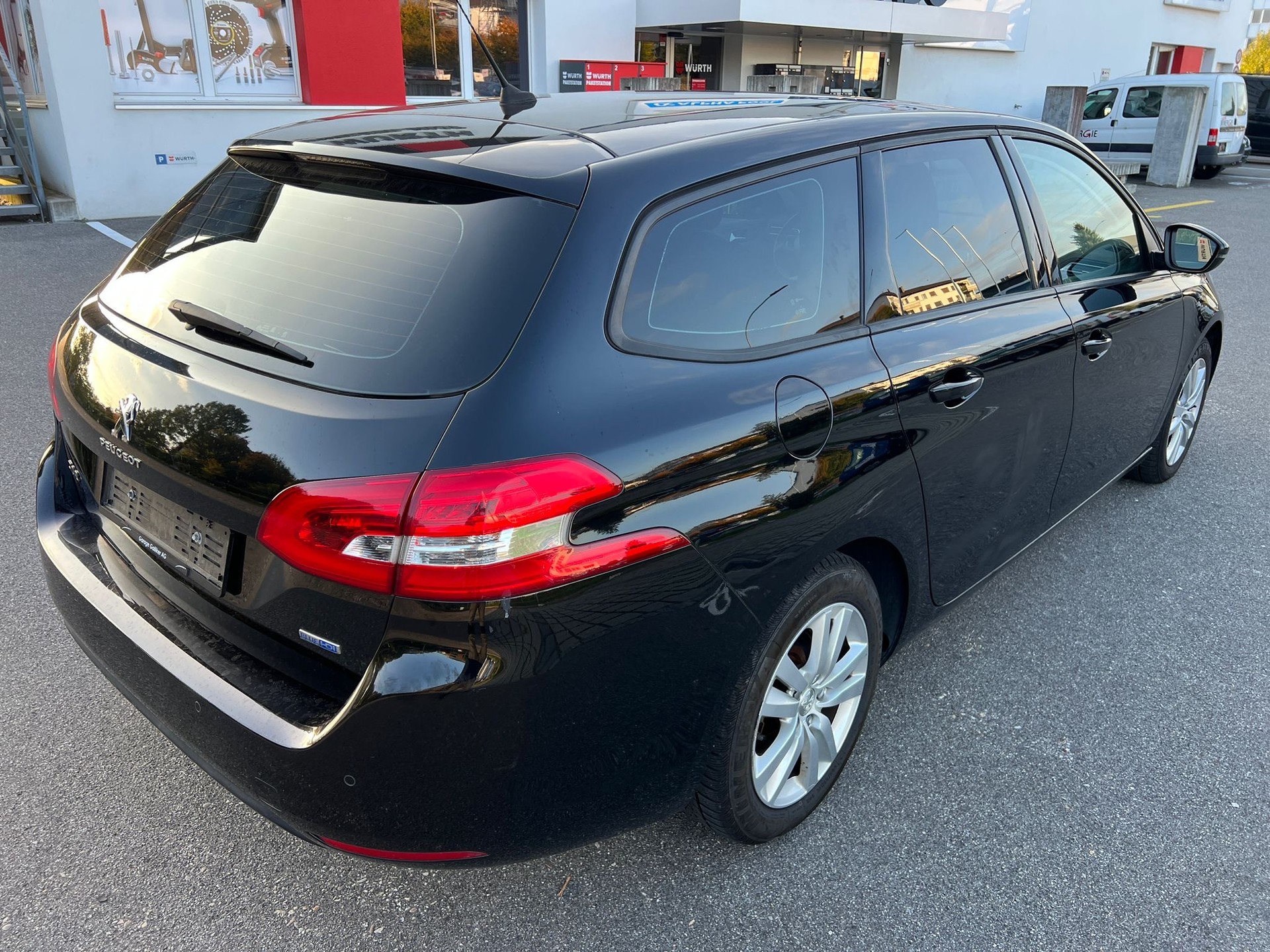 PEUGEOT 308 SW 1.6 BlueHDI Allure Automatic-image-3