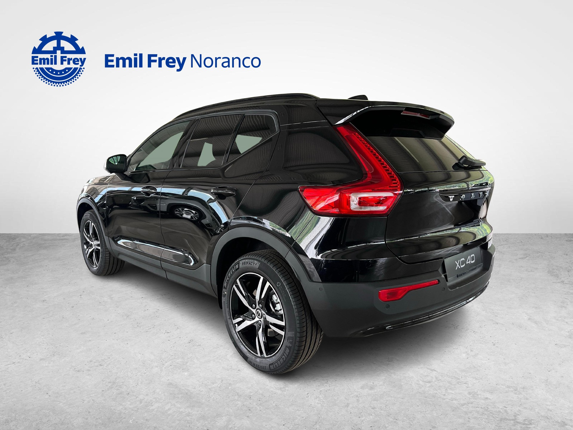 VOLVO XC40 2.0 B3 MH Plus Dark-image-4