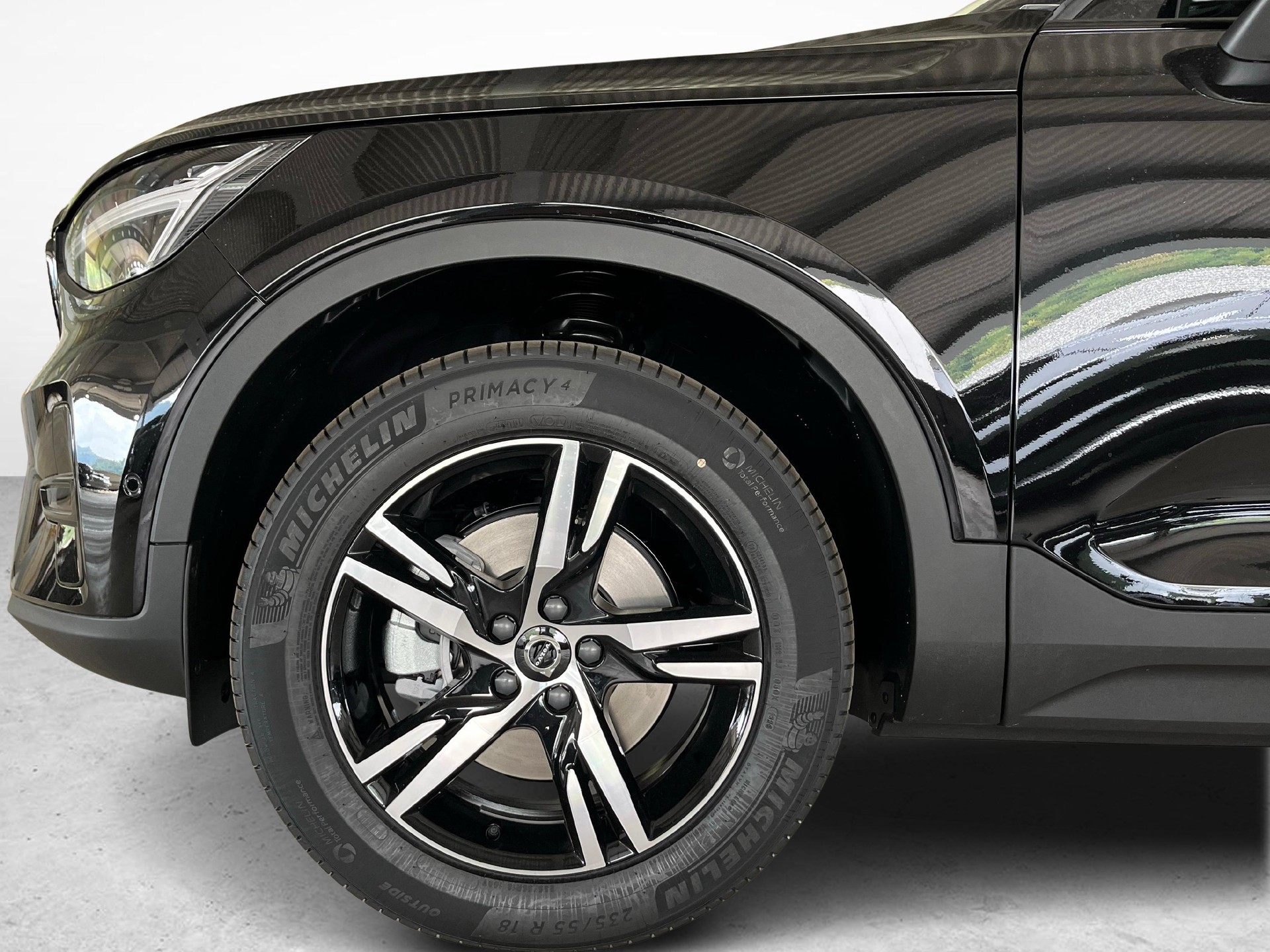 VOLVO XC40 2.0 B3 MH Plus Dark-image-16